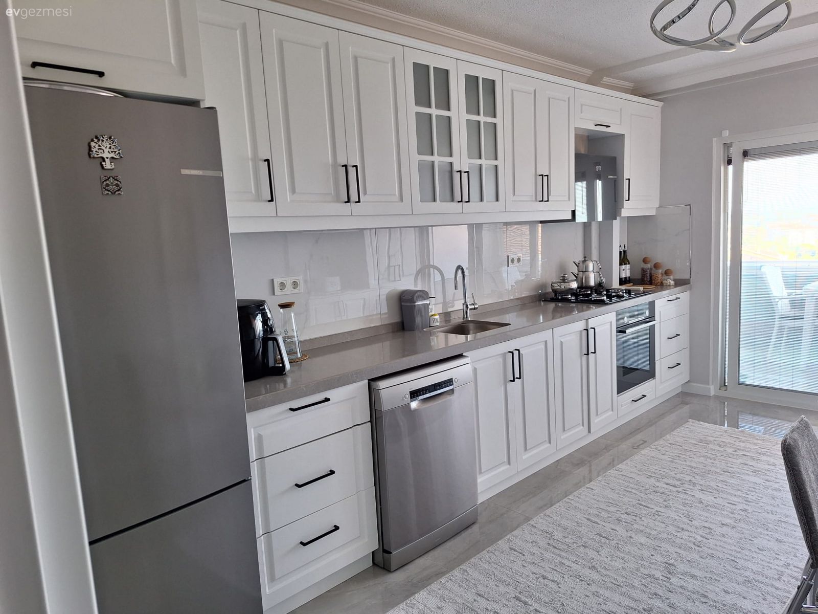 Mutfak, Beyaz, Mutfak tezgahı, Mutfak tezgah arası, Mutfak aksesuarları, Shaker kapaklı dolaplar