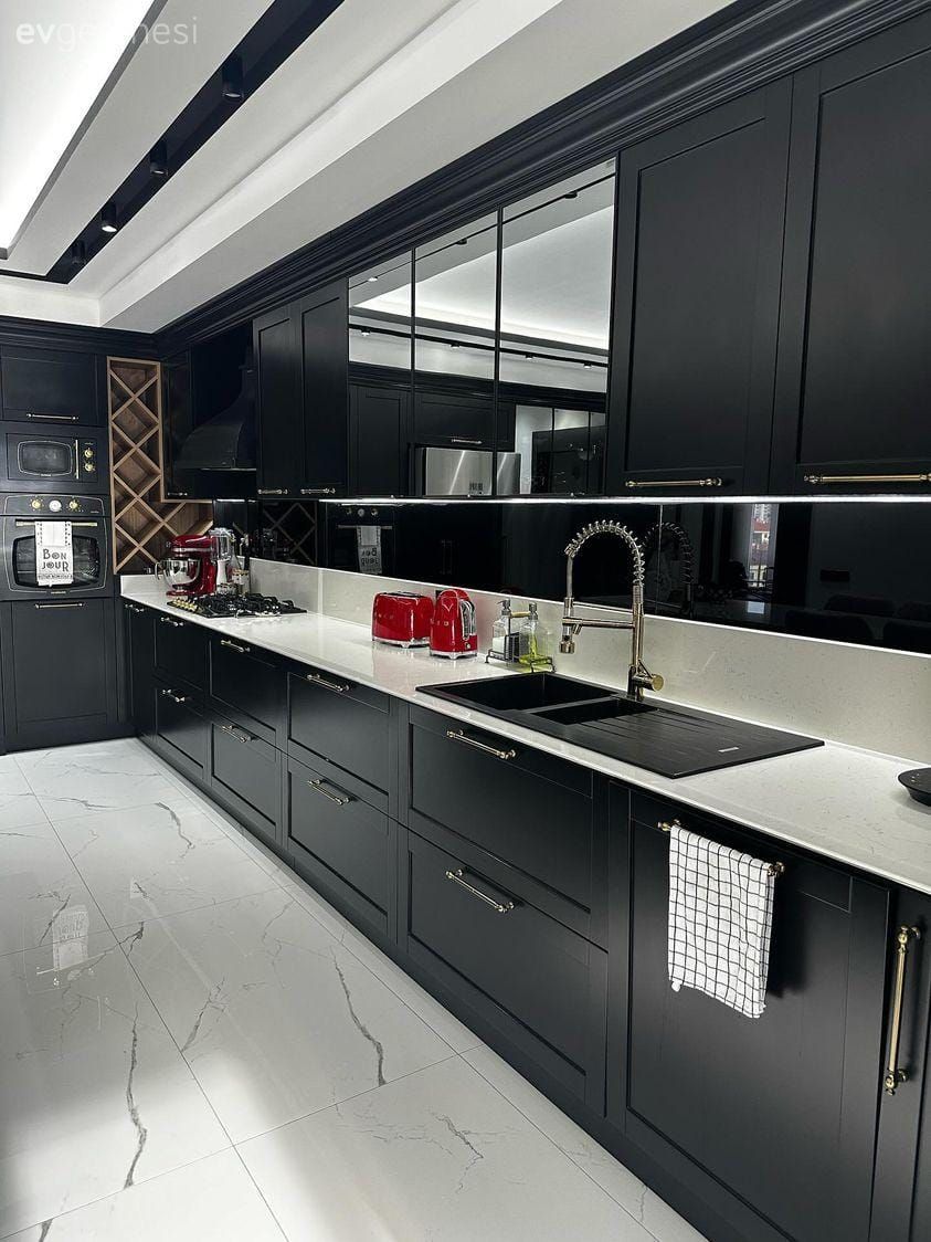 Bu Afyon Evi Bir Renk Olsaydı Kesin Siyah Olurdu!