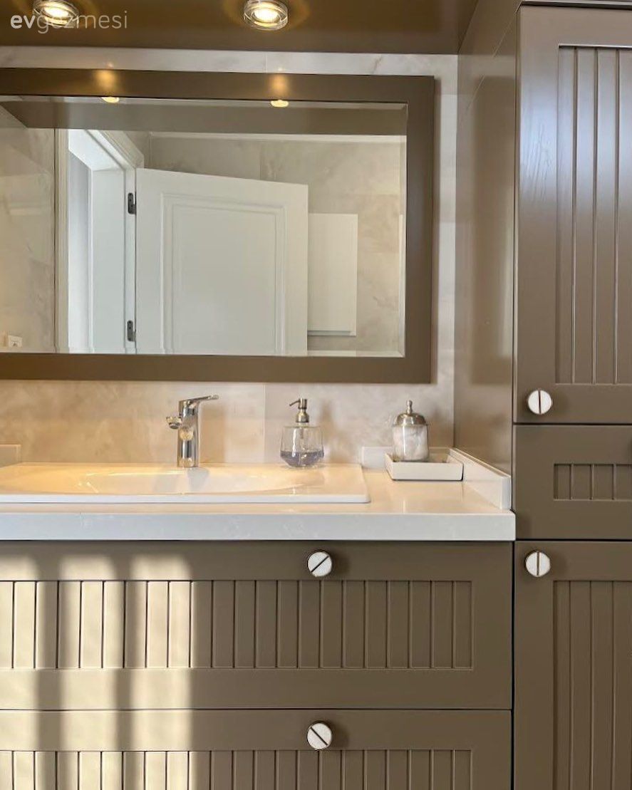 Banyo, Kahverengi, Banyo aynası