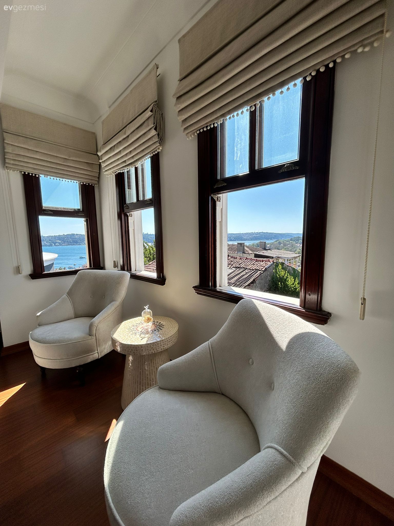 Denize Komşu Bu Dubleks Evde Özenli Detaylar Göze Çarpıyor