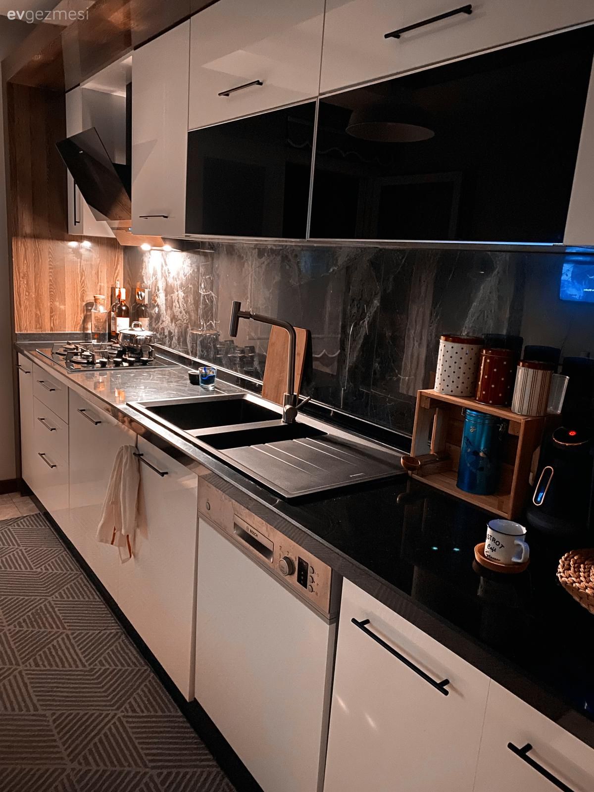 Mutfak, Beyaz, Siyah, Mutfak tezgahı, Mutfak tezgah arası, Tezgah arası seramik, Ankastre