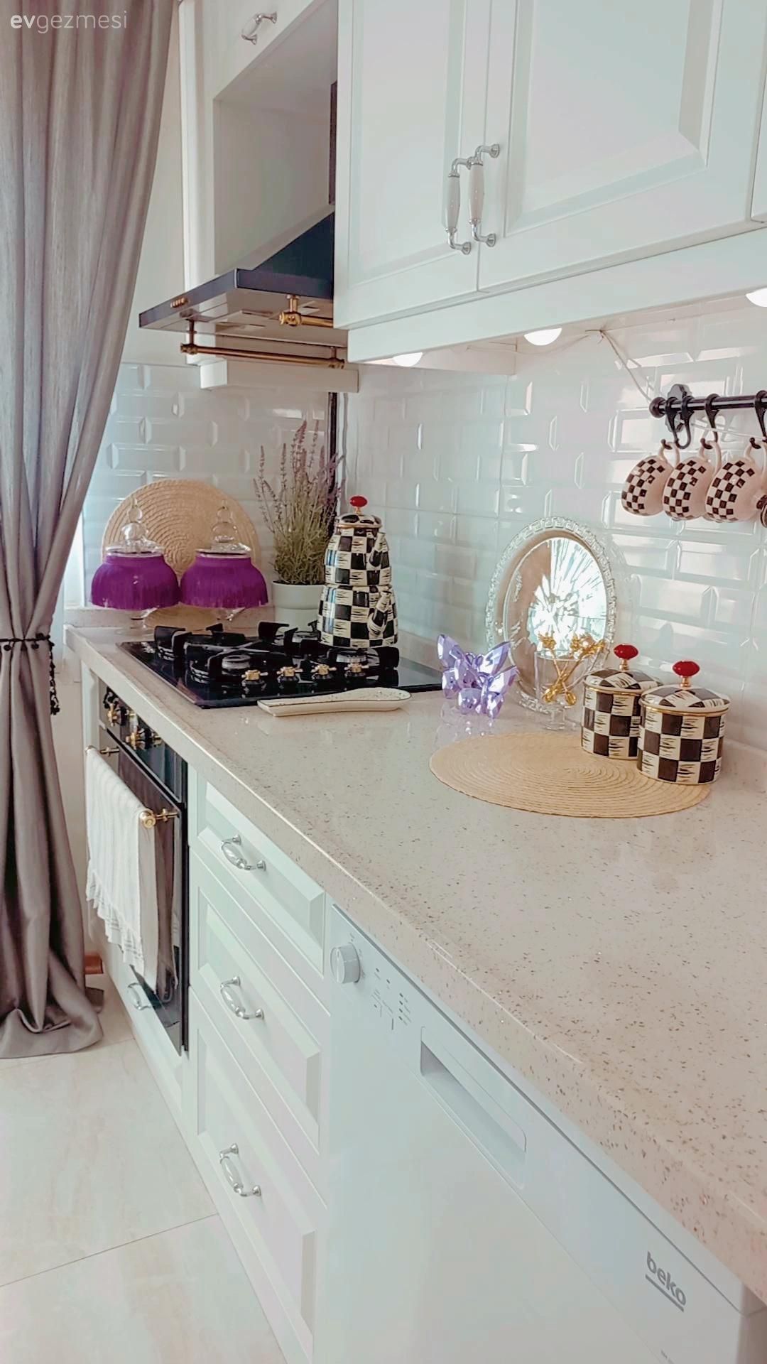 Mutfak, Beyaz, Country mutfak, Shaker kapaklı dolaplar, Siyah, Metro seramik, Seramik, Mutfak tezgahı, Mutfak tezgah arası, Tezgah arası seramik, Mutfak aksesuarları, Siyah- Beyaz, Davlumbaz, Ankastre