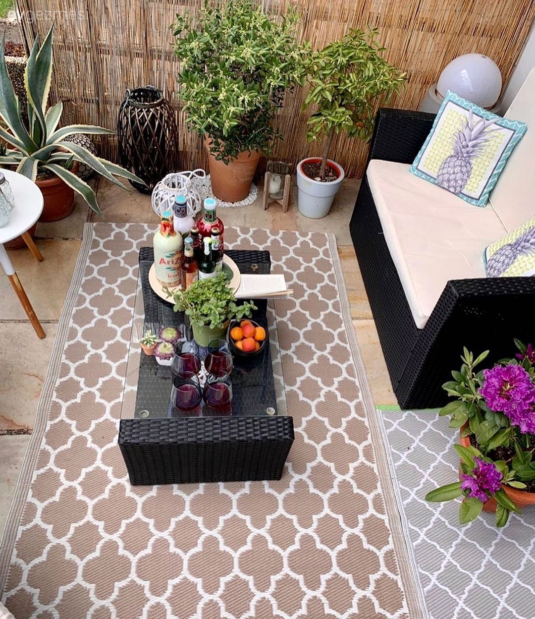 Modern Stili Seven Bu Evin Bahçesi Gülük Gülistanlık!