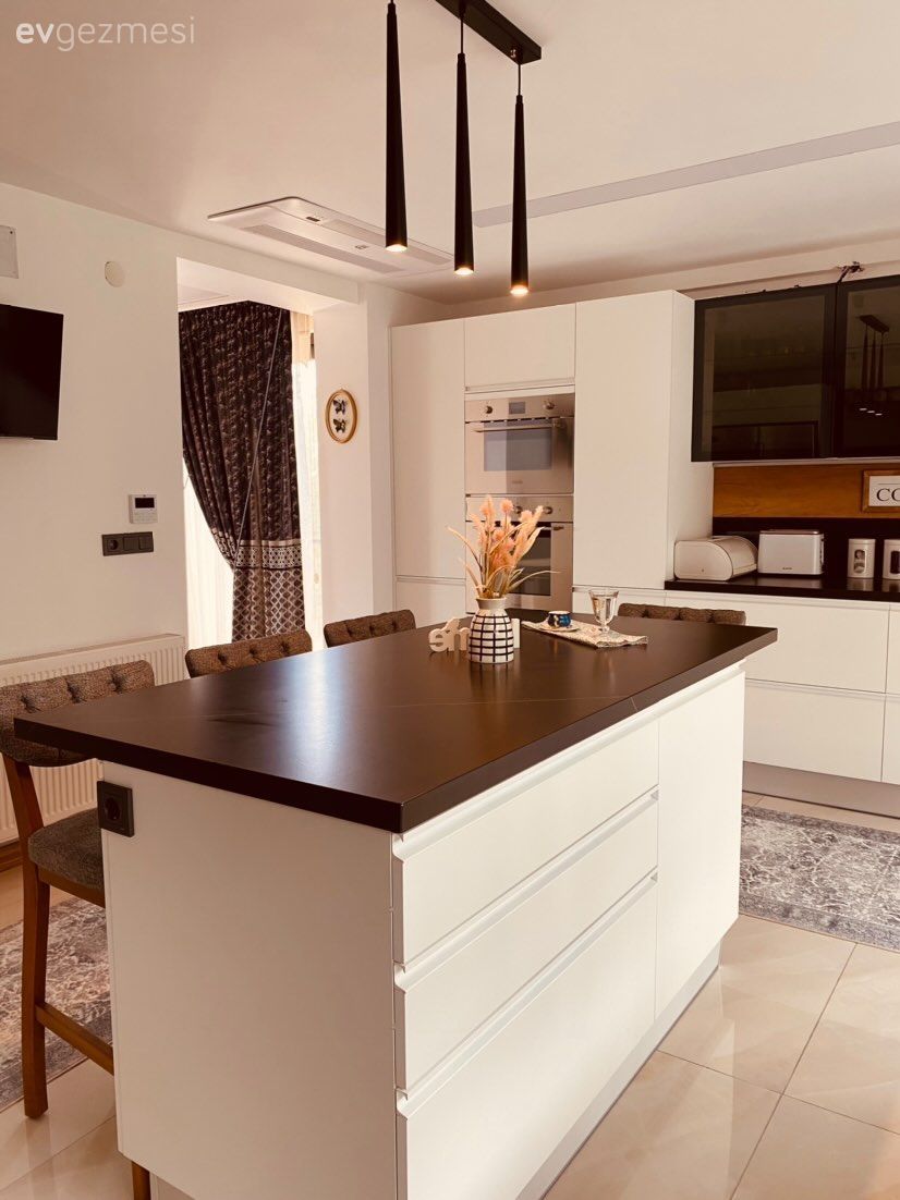 Ortadan Kaldırılan Duvar Mutfağın Yeni Hacmini Belirlemiş