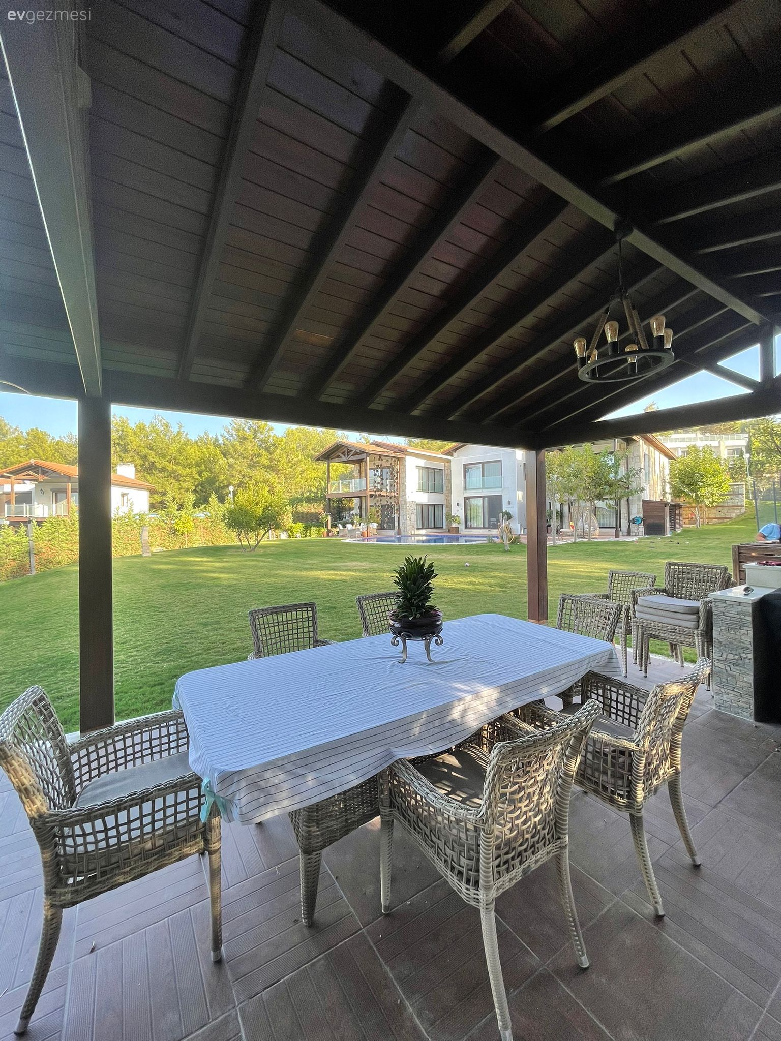 Doğa Ananın Kucağındaki Bu Urla Evi Doğal Olana Meyilli!