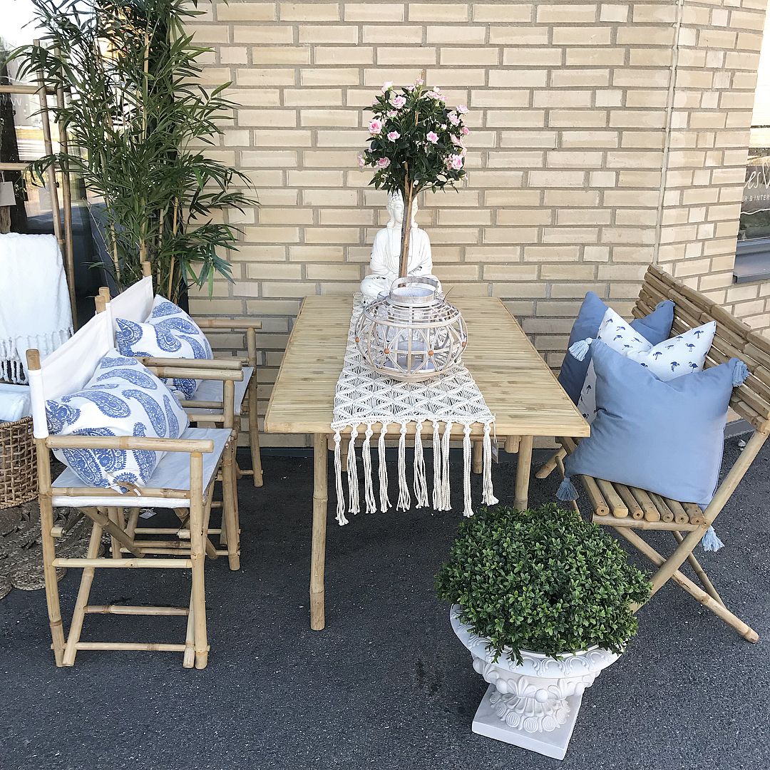 Bahçe, Hasır, Bahçe oturma grubu, Kırlent, Ev tekstili, Beyaz, Hasır sepet, Mavi, Saksı, Ev bitkisi, Taş duvar, Duvar dekorasyonu, Makrome, Desenler