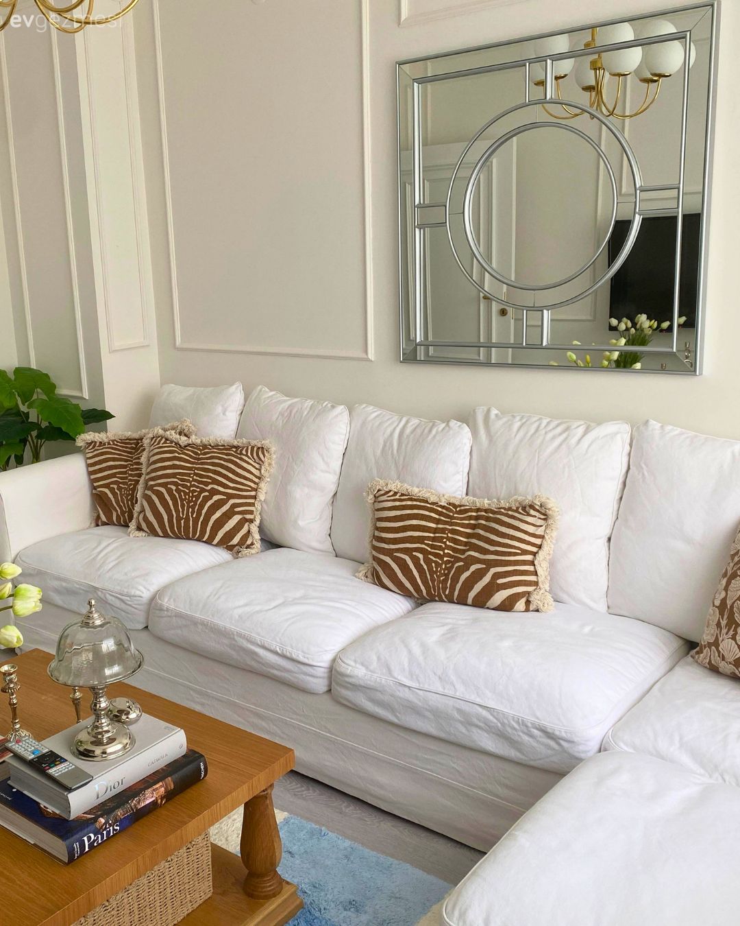 Oturma Odası, İskandinav, Köşe koltuk, Koltuk takımı, Beyaz, Bej, Ahşap Mobilya, Orta sehpa, Sehpa, Ayna, Duvar çıtalama, Kırlent, Ev tekstili, Kahverengi