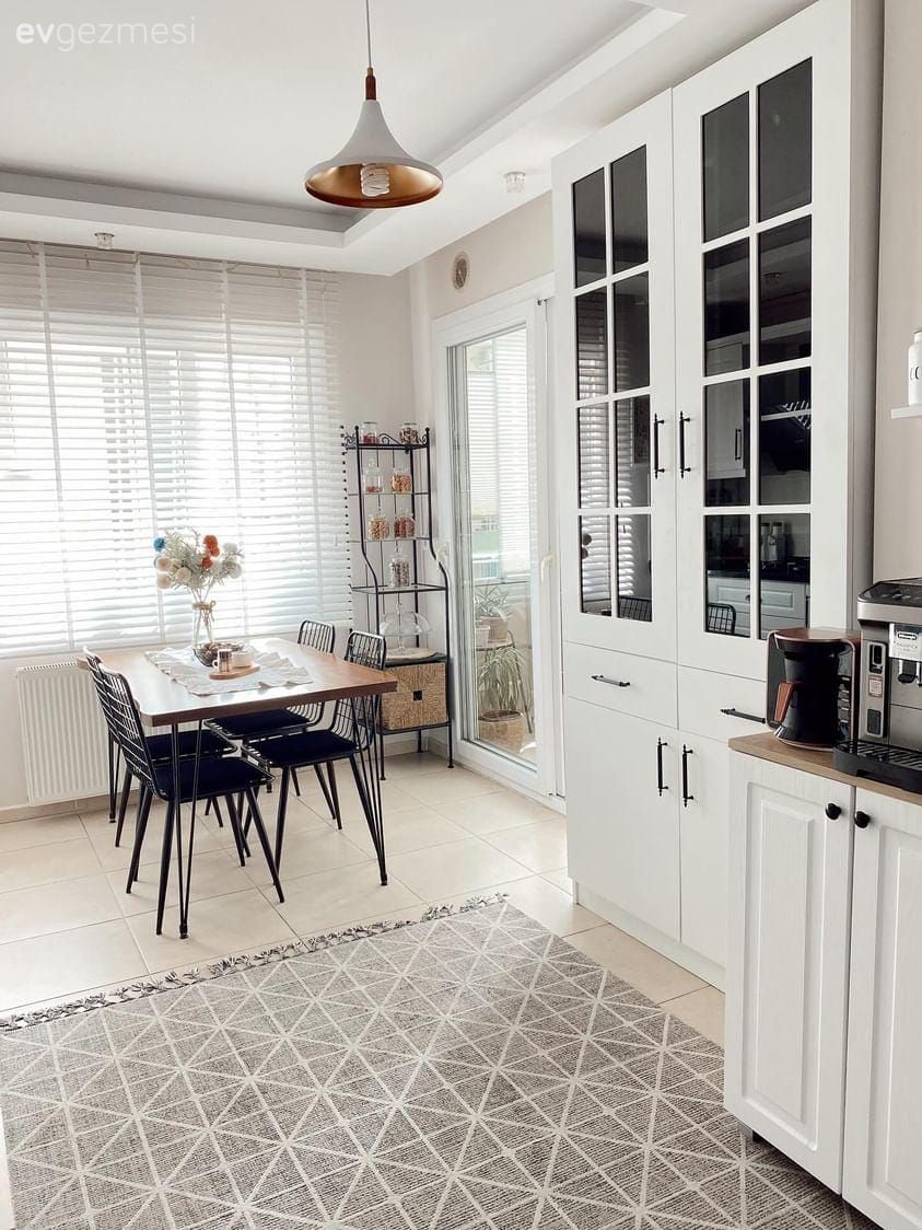 Bu Adana Evinde Mutfak Ferah Salon da Oldukça Sıcak!