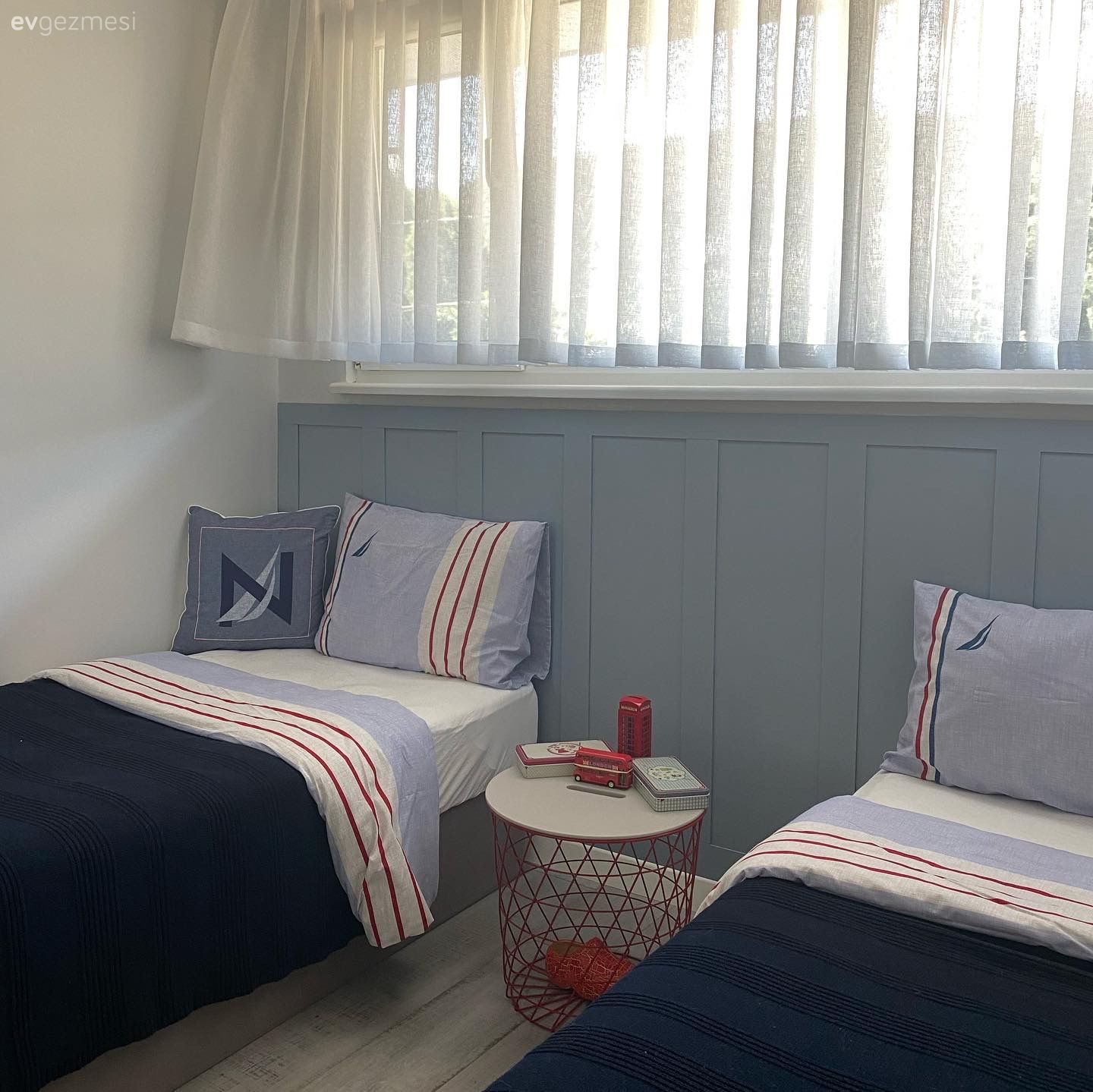 Değişimde Boyanın Gücü: Yeni Renkleriyle Güzelleşen Bir Hereke Yazlığı!