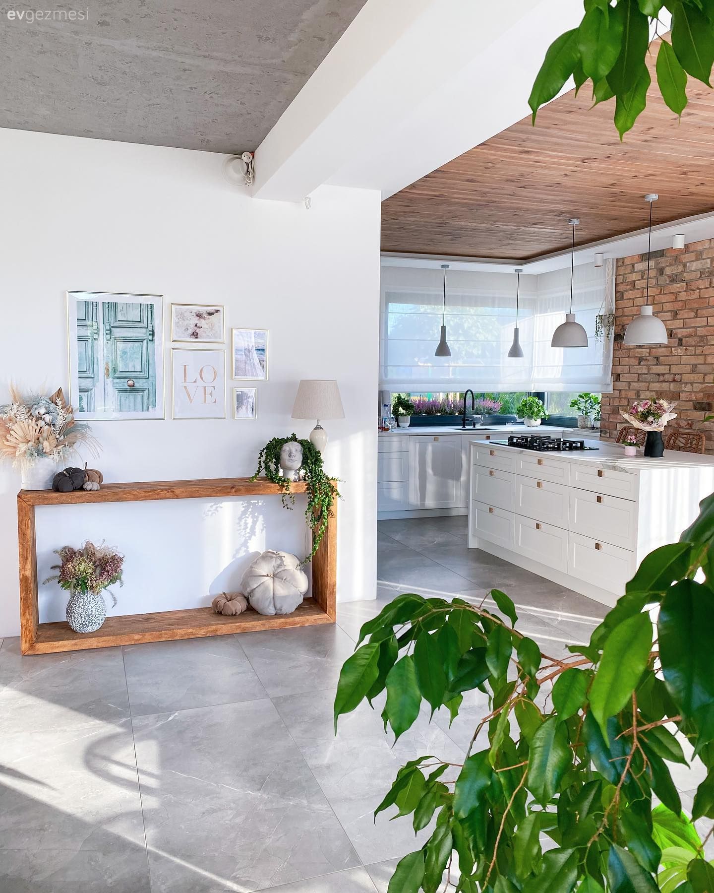 200 M2'lik İki Katlı 4+1 Müstakil Evin İçi ve Planı