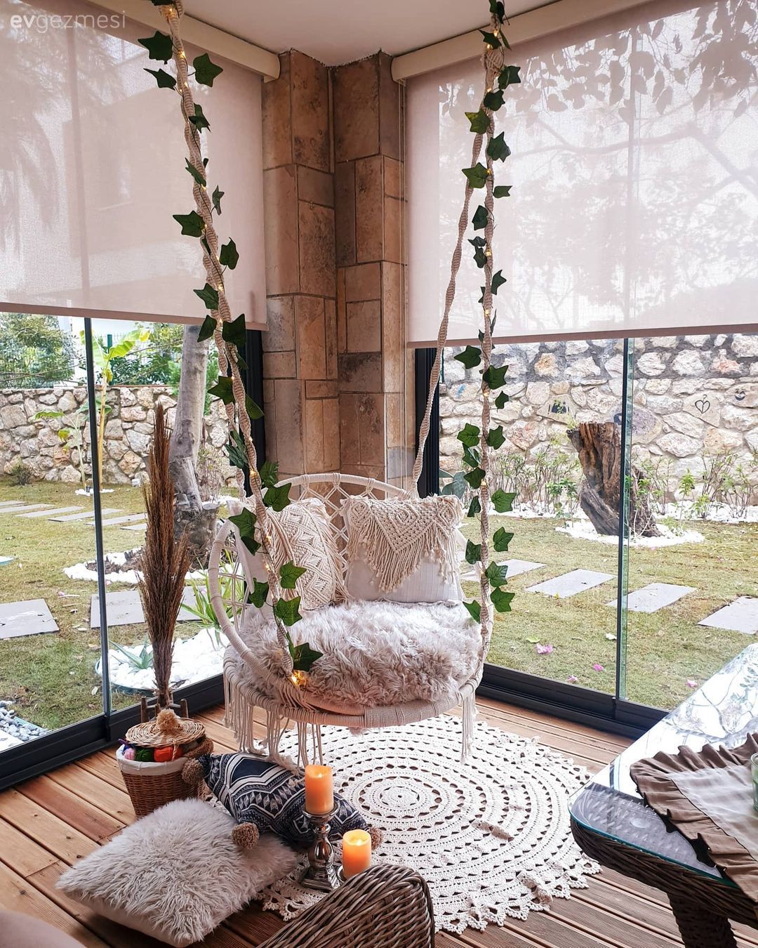 Kış bahçesi, Salıncak, Beyaz, Stor perde, Yuvarlak halı, Halı