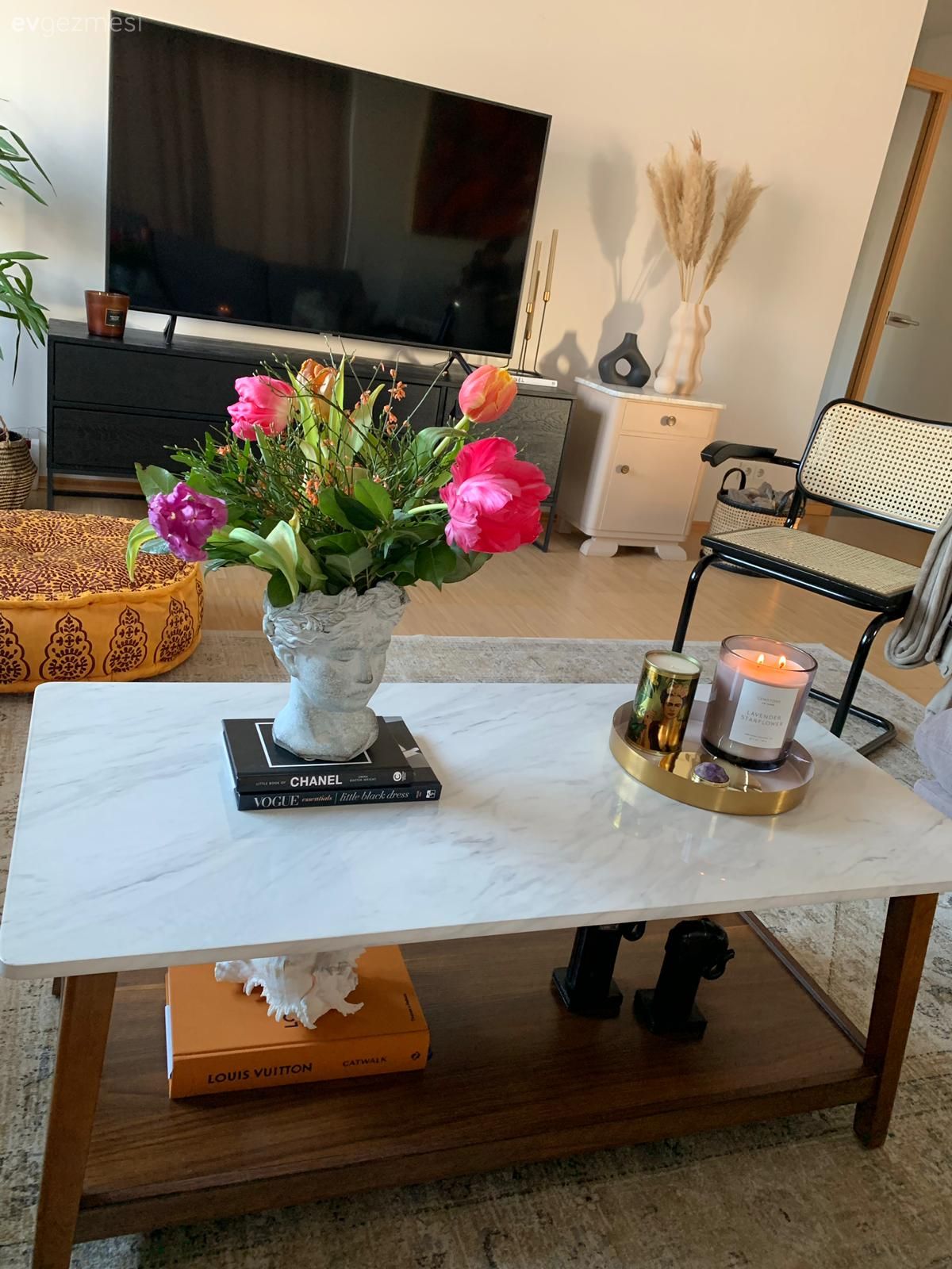 Vazo, Ev Aksesuar, Çiçekler, Siyah, Beyaz, Puf, Tv ünitesi, Tv ünitesi aksesuarları, Sandalye