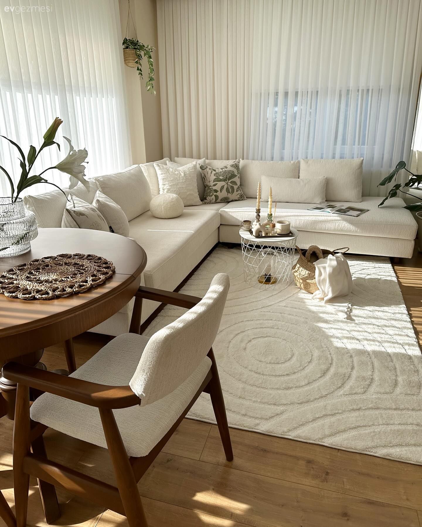 Bu Evde Beyaz Renk Ahşaplar ile Birlikte Keyif Sembolü Olmuş!