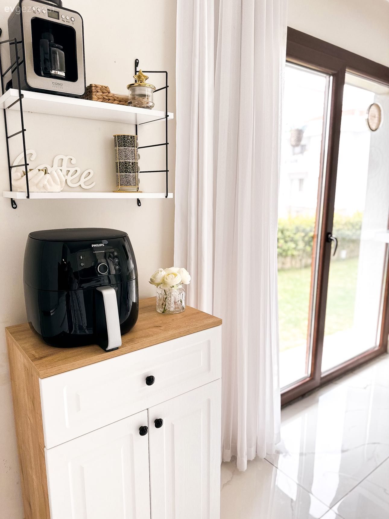 Kahve köşesi, Beyaz, Siyah, Mutfak perdesi