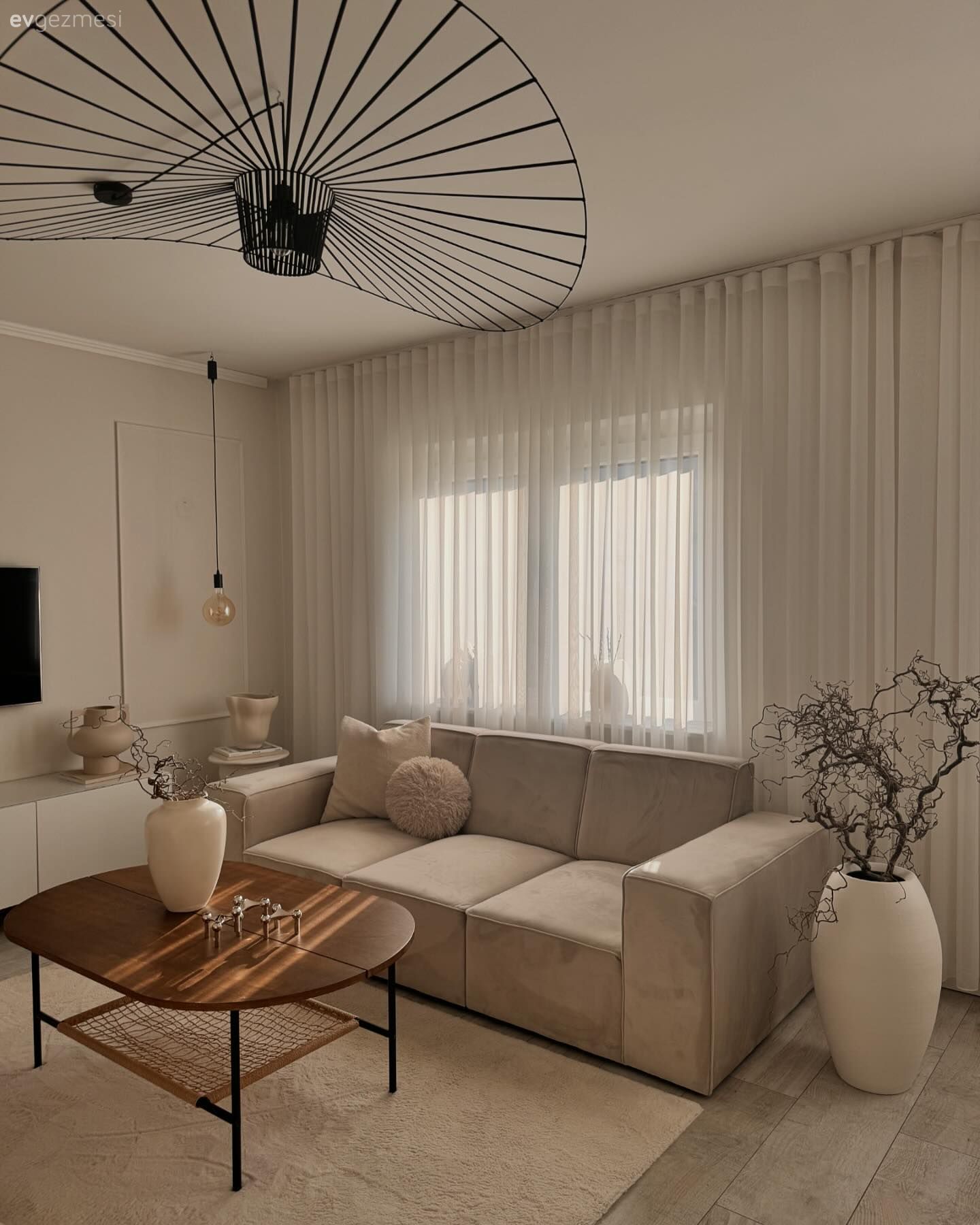 Salon, İskandinav, Bej, Beyaz, Krem, Vizon, Koltuk takımı, Kırlent, Ev tekstili, Vazo, Ev Aksesuar, Duvar çıtalama, Tv ünitesi, Tv ünitesi aksesuarları, Avize, Aydınlatma, Salon avizesi, Orta sehpa, Sehpa, Halı, Salon halısı