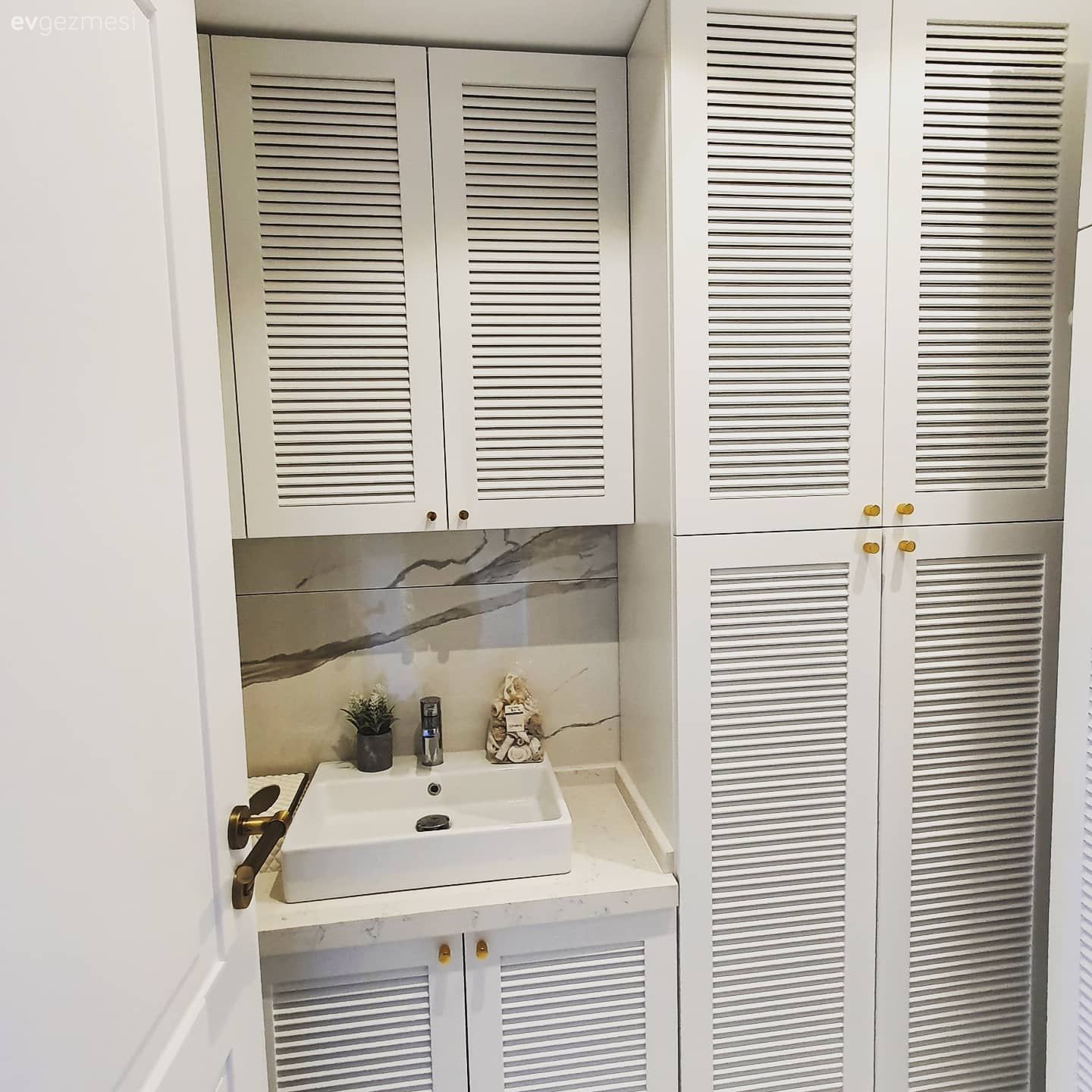 Banyo, Beyaz, Banyo dolabı