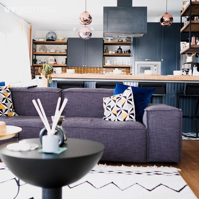 Antrasit  , Koltuk takımı, Kırlent, Ev tekstili, Amerikan Mutfak, Mutfak, Açık konsept yaşam alanı, Yan sehpa, Sehpa, Siyah, Halı, Beyaz, Salon halısı, Geometrik desen, Desenler, Lacivert