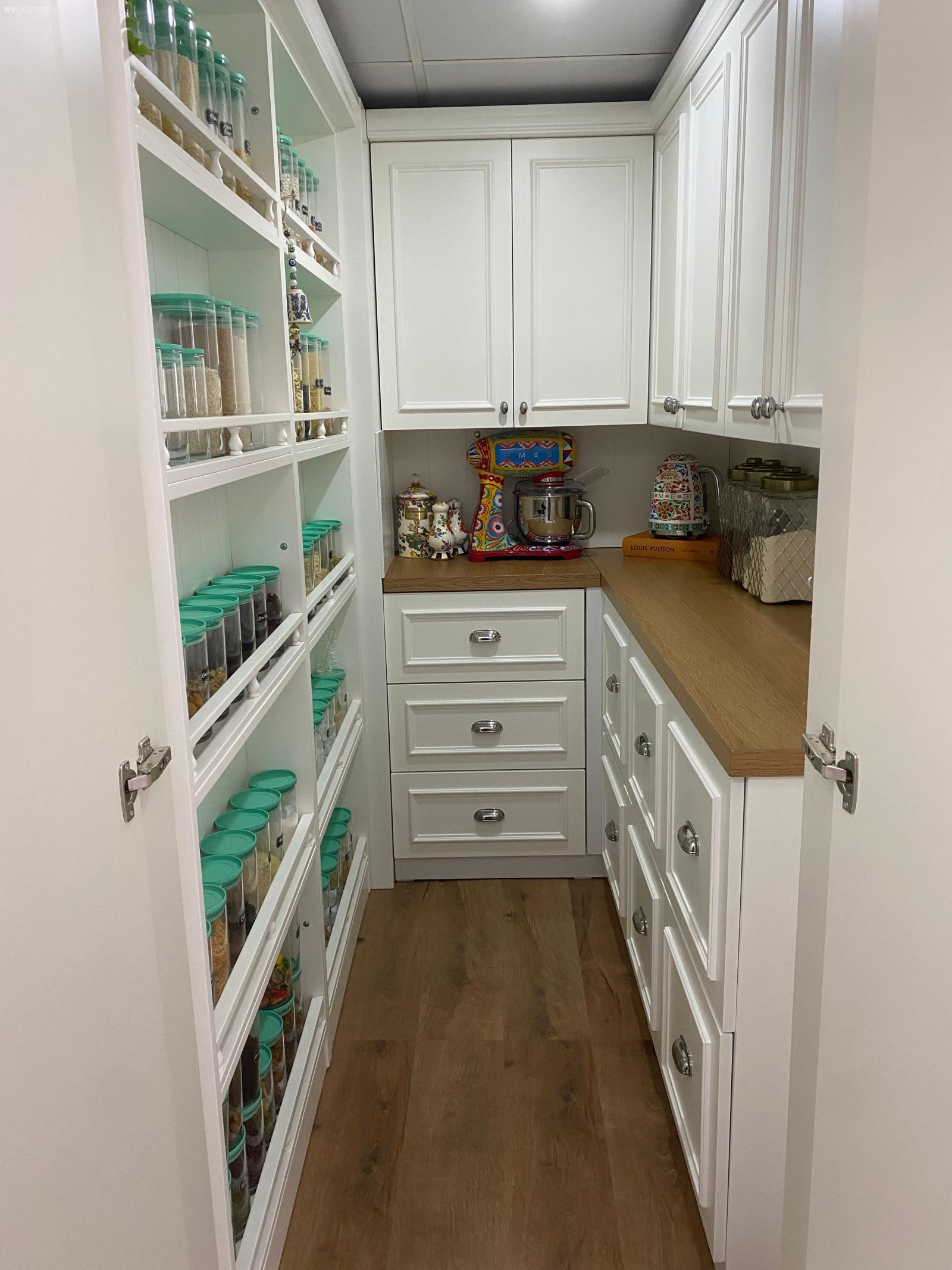 Kiler, Ahşap mutfak tezgahı, Mutfak tezgahı, Beyaz, Shaker kapaklı dolaplar, Mutfak