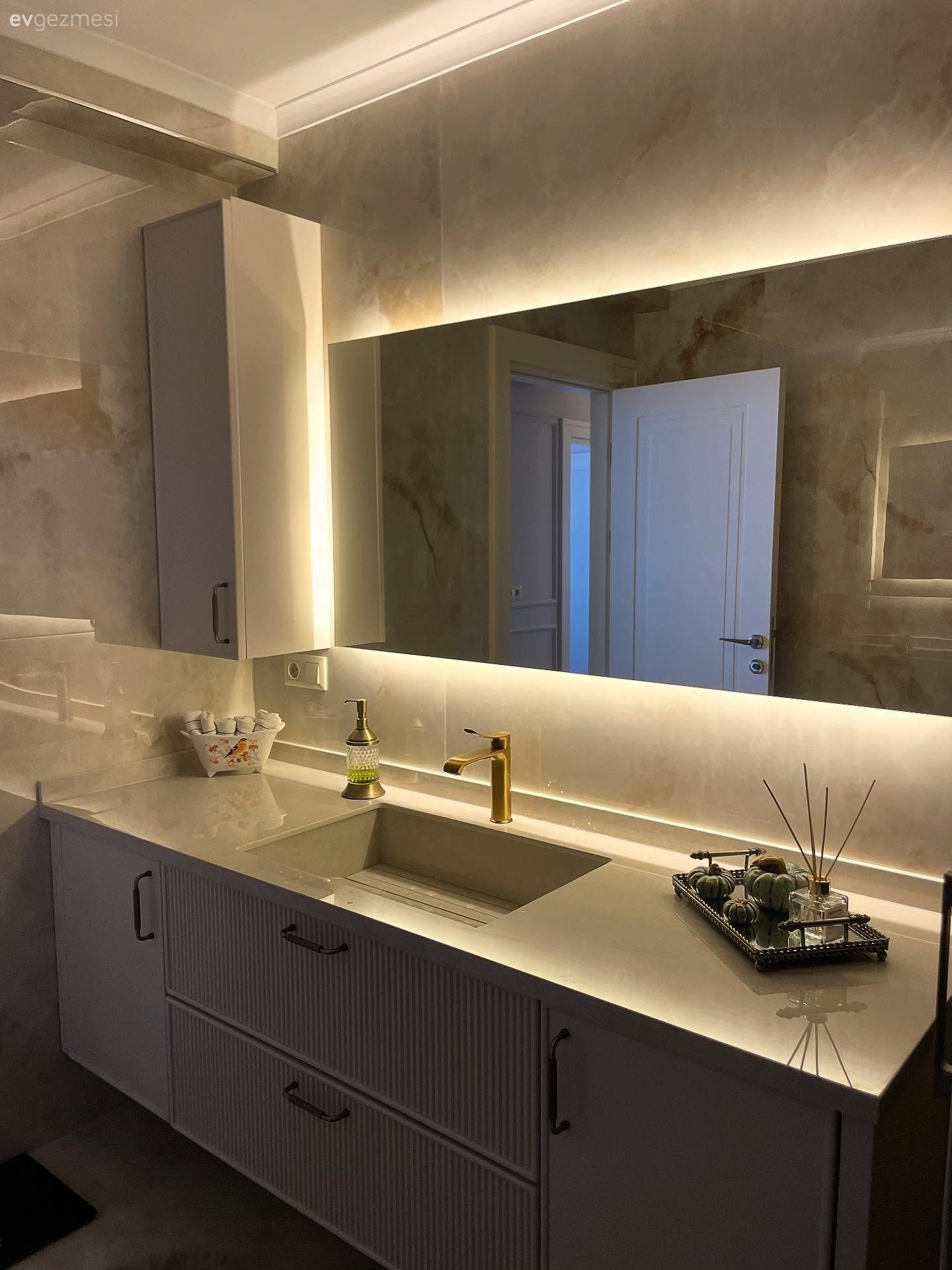 Banyo, Modern banyo, Banyo dolabı, Banyo aynası, Banyo lavabosu, Banyo aksesuarları, Banyo seramikleri, Banyo tezgahı