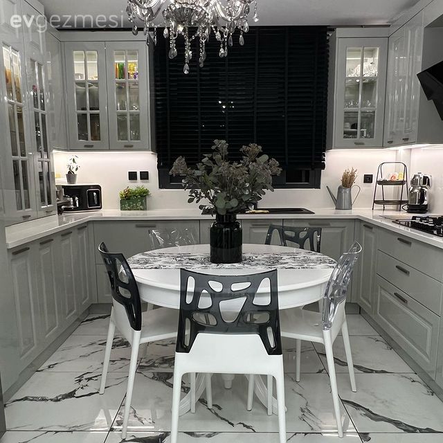 Bu Evin Vazgeçilmezleri Siyah, Beyaz ve Gri!