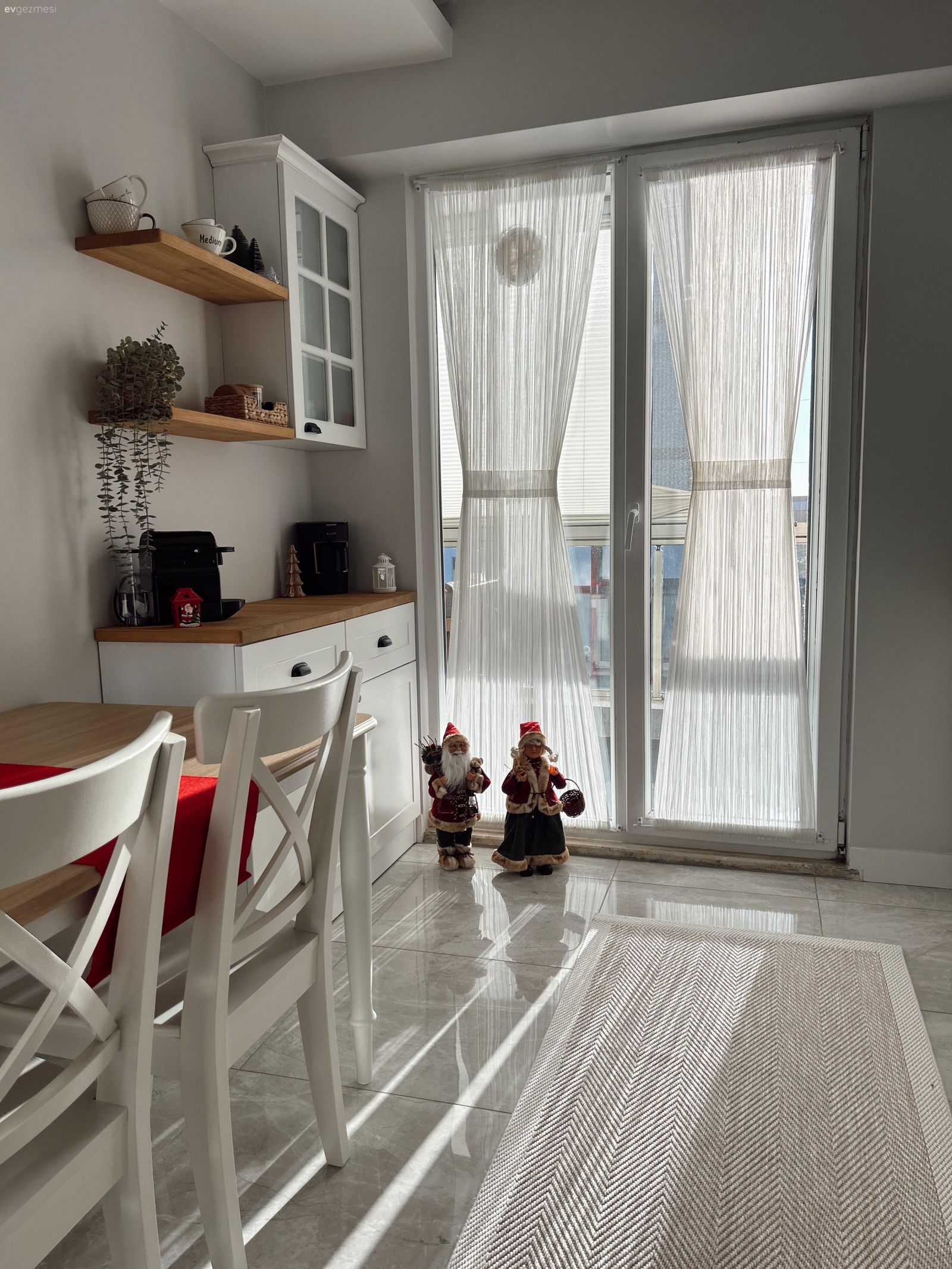 Mutfak tülü, Mutfak perdesi, Beyaz, Ahşap Mobilya, İskandinav, Kahve köşesi, Mutfak rafı, Mutfak, Mutfak sandalyesi, Mutfak masası, Mutfak halısı