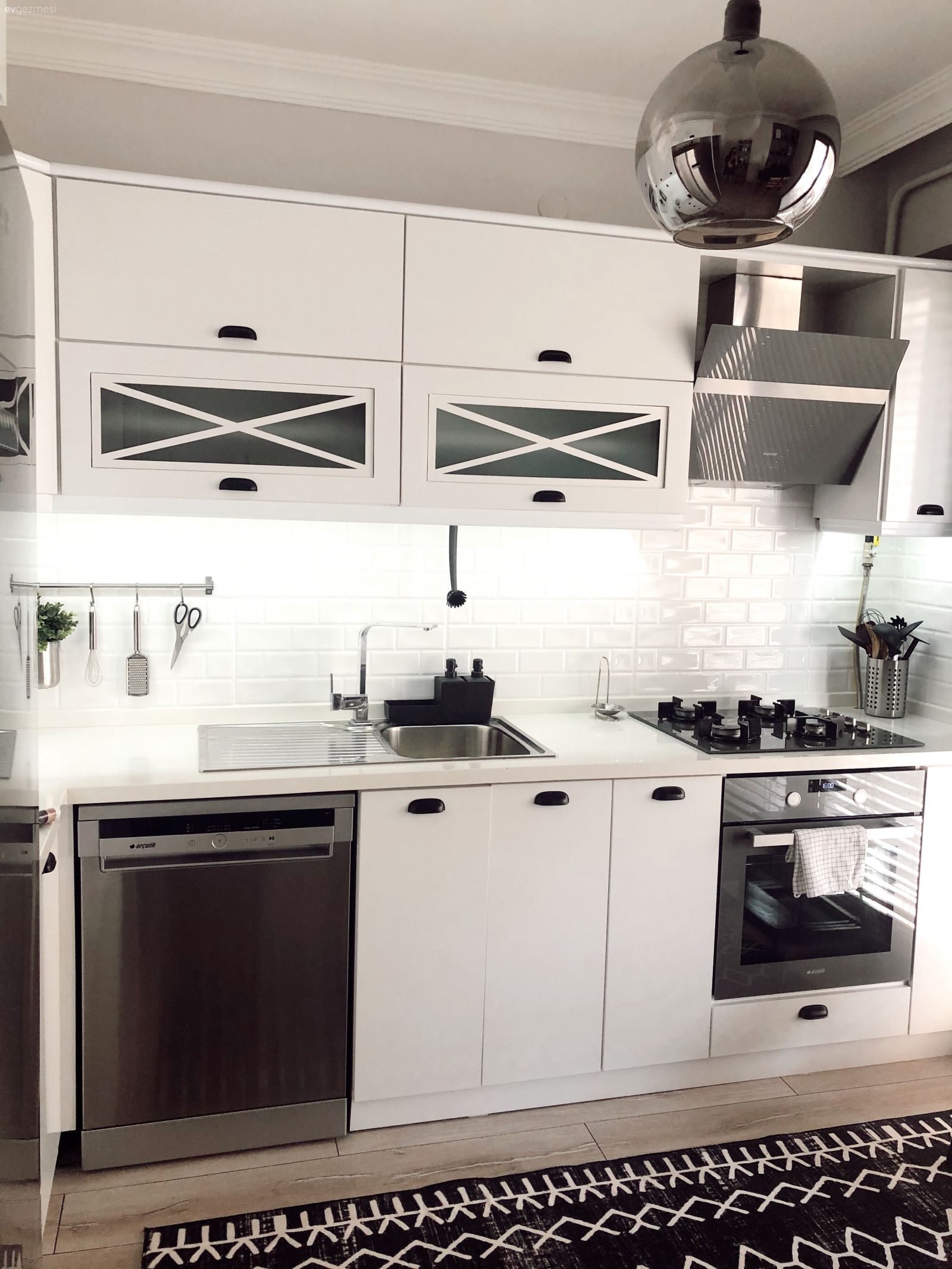 Bu Evde Elinizi Nereye Atsanız Karşınıza Bir Kendin Yap İşi Çıkıyor