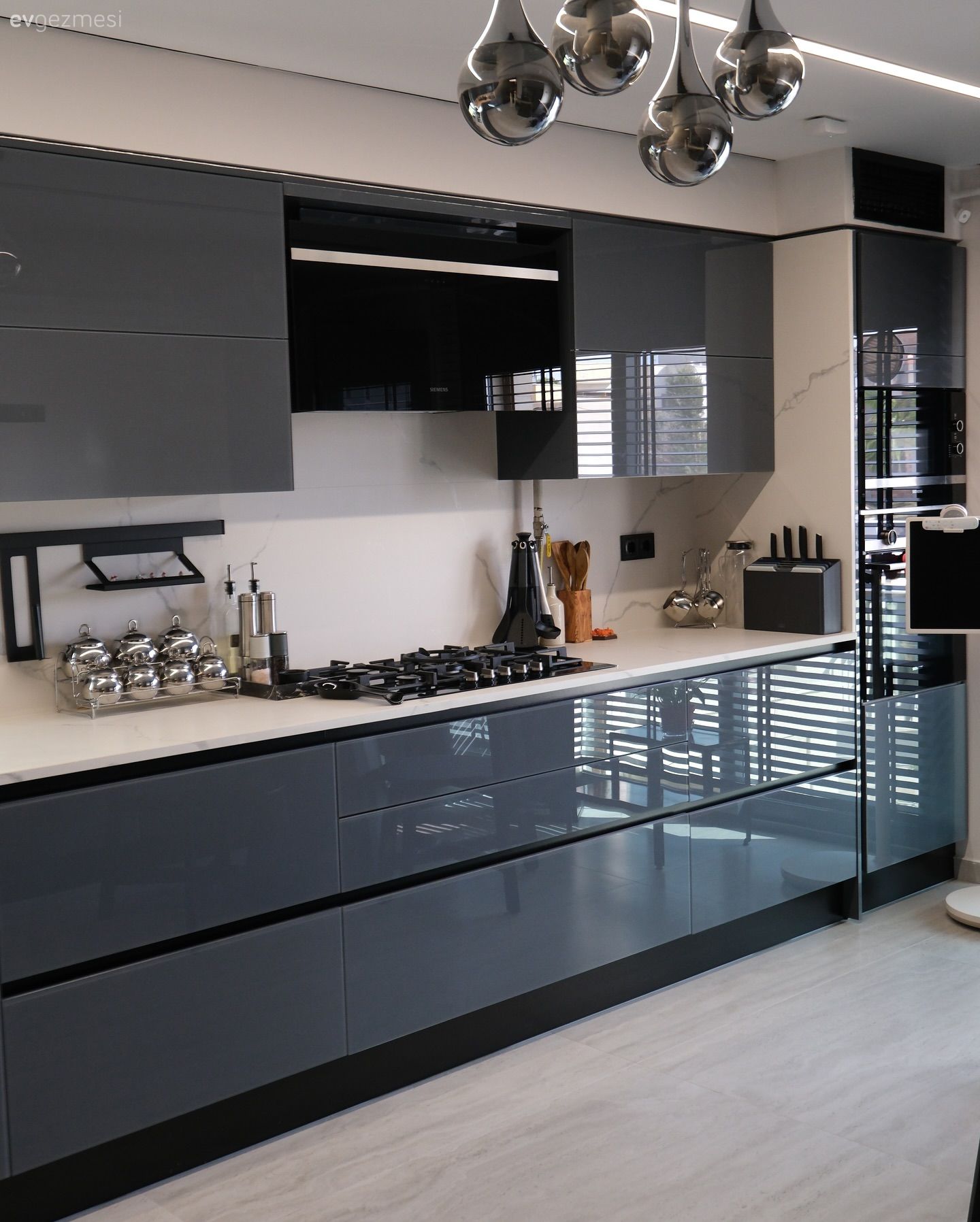 Bu Modern Mutfakta Oturma Köşesi İlgiyi Arttırmış