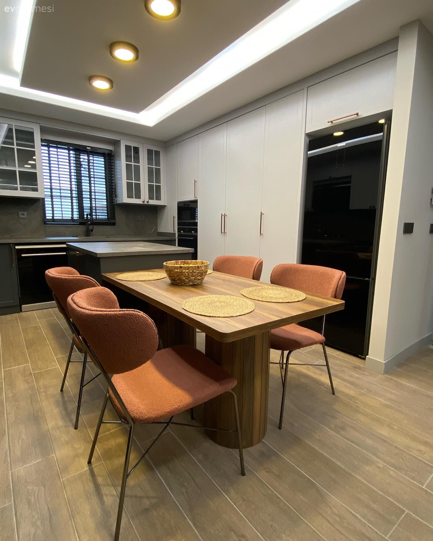 Bu Tokat Mutfağında Gizli Kapının Öte Yanı Kullanışlı Kiler!