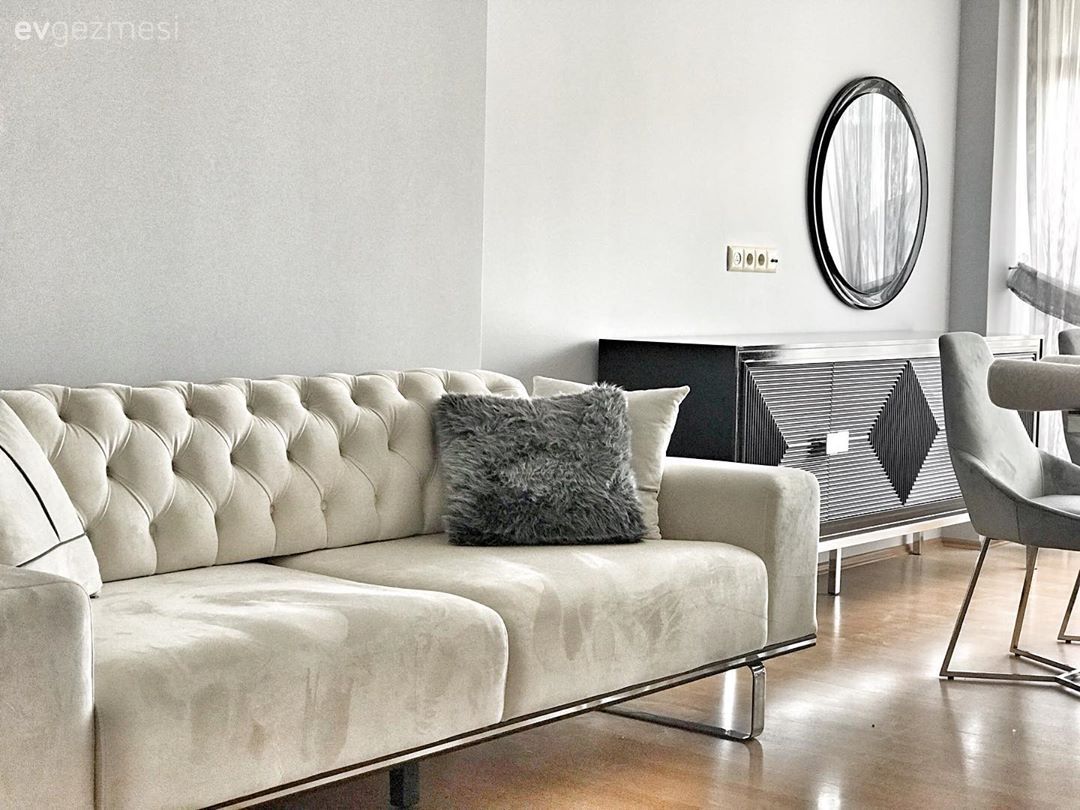 Ev Gezmesi: Metalik Işıltılarıyla Modern ve Şık Bir Dekor