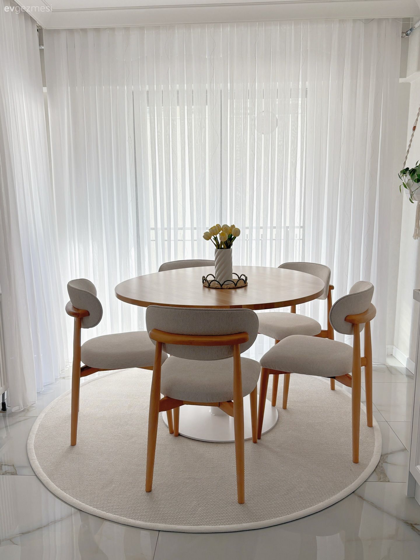 Mutfak tülü, Mutfak perdesi, Beyaz, Mutfak sandalyesi, Mutfak masası, Mutfak halısı, Mutfak, Mutfak aksesuarları, Mutfak zemin seramikleri