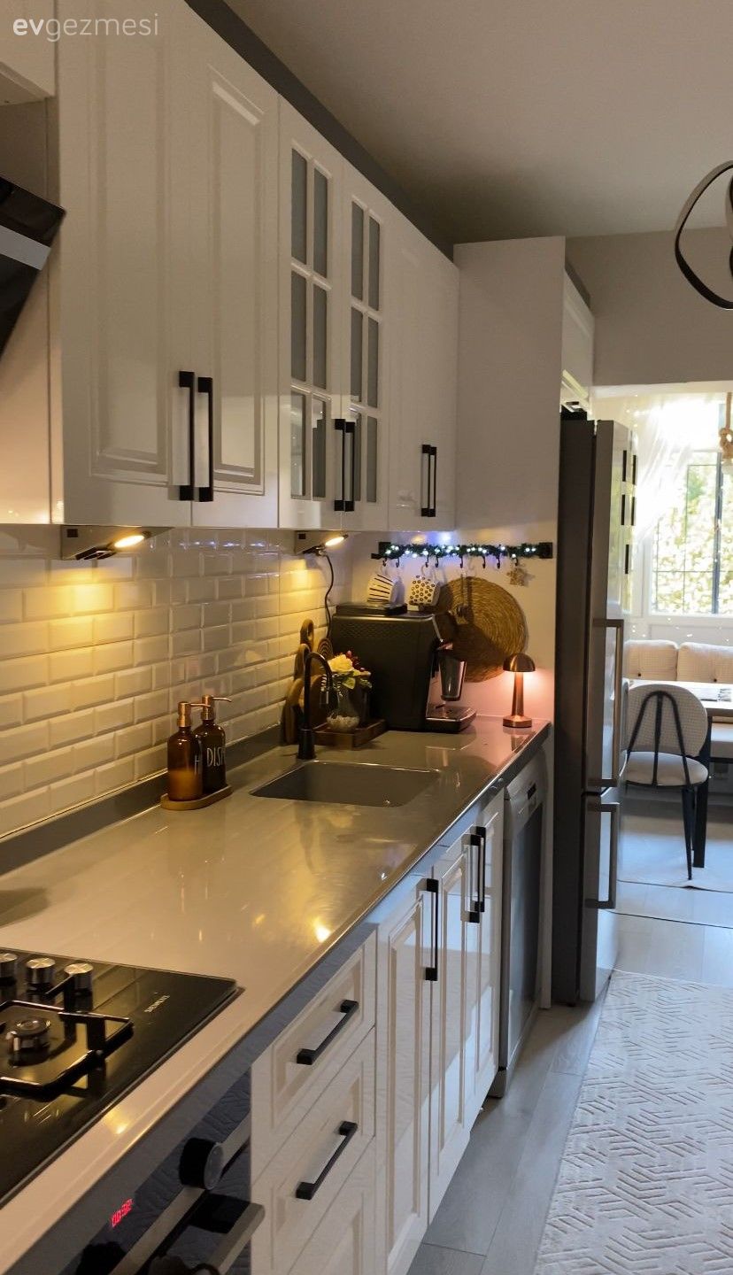 Bu TOKİ Evinde Mutfakla Birleşen Balkon Alanı Genişletmiş