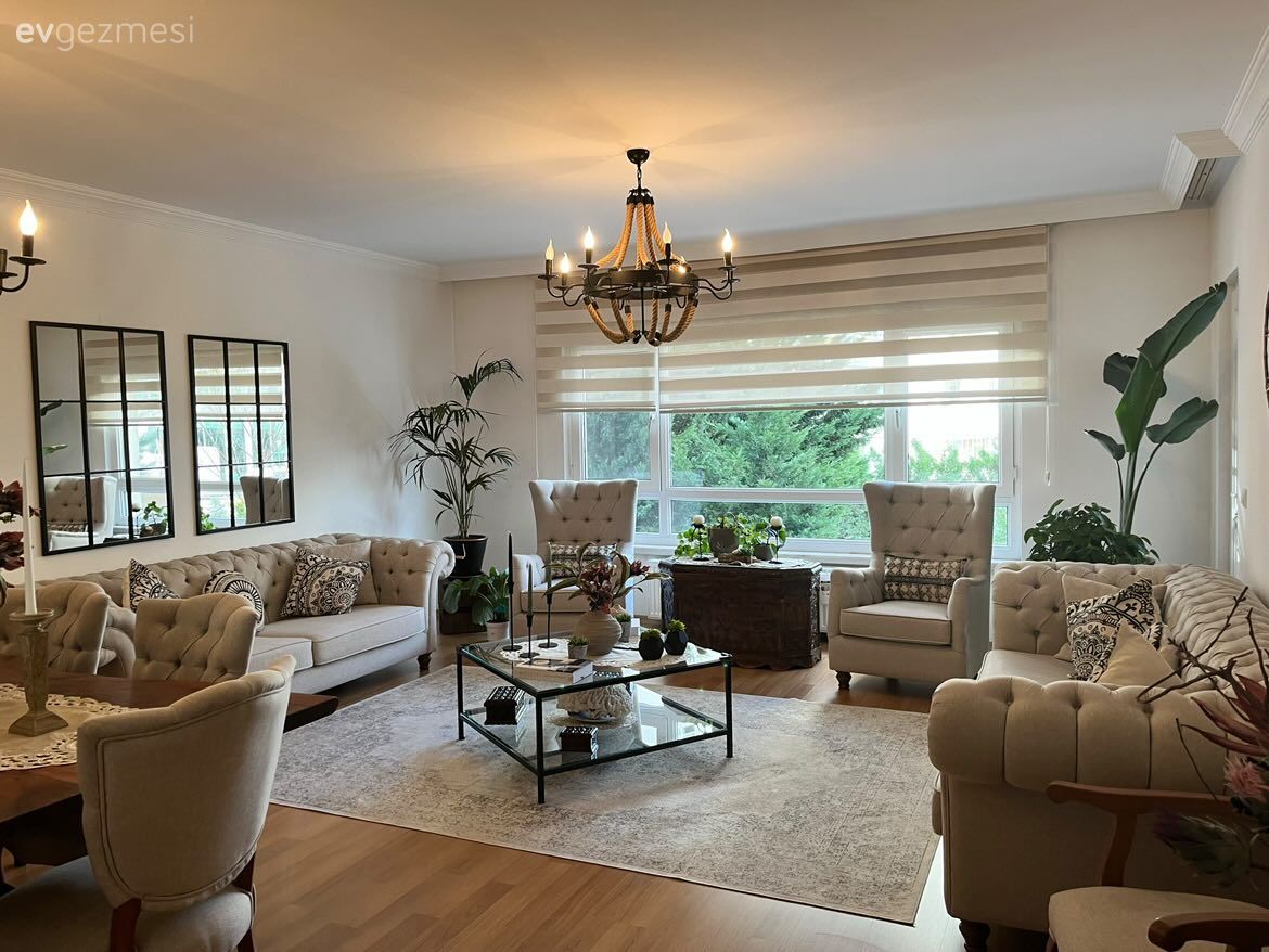 Salon, Modern, Country, Beyaz, Krem, Bej, Siyah, Koltuk takımı, Berjer, Ayna, Pencere duvar dekoru, Duvar dekorasyonu, Yan sehpa, Sehpa, Orta sehpa, Dekoratif Objeler, Ev bitkisi, Sandalye, Yemek masası, Avize, Aydınlatma, Zebra Perde, Perde, Halı, Salon halısı