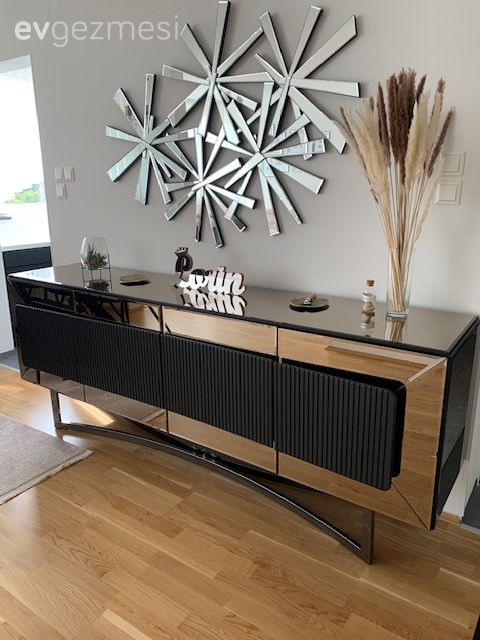 Bu Modern Evde Siyah Dekorun Göz Bebeği Olmuş