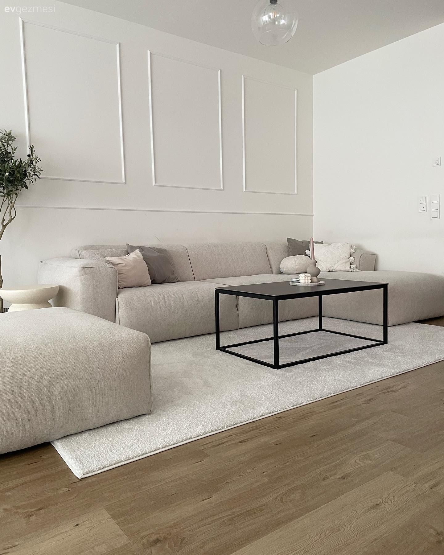 Ev Gezmesi: Minimalist ve Modernin Kesişiminde Bir Dekor