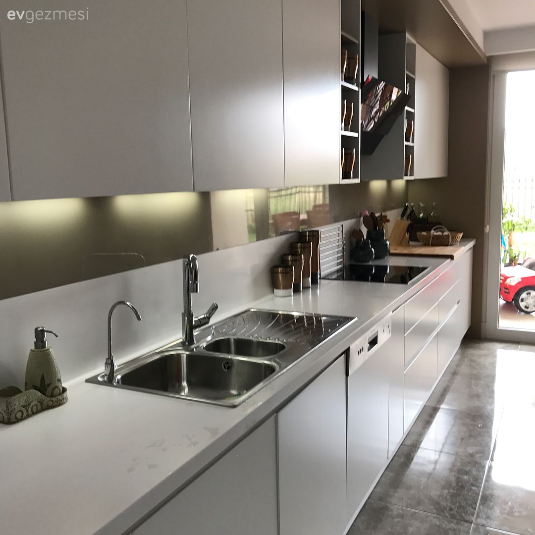 Bu İstanbul Evinde Modern Rustik Tarza Çokça Işıltı Katılmış