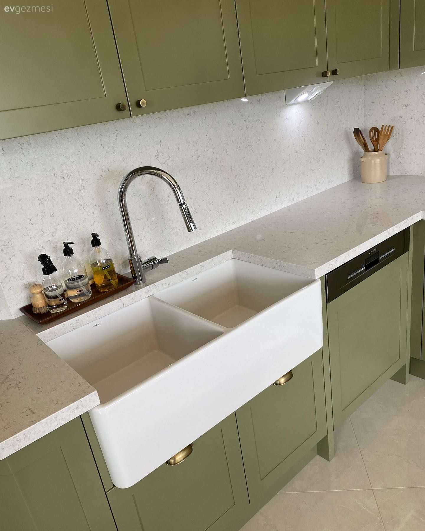 Eviye , Beyaz, Yeşil, Mutfak tezgahı, Mutfak, Mutfak tezgah arası, Shaker kapaklı dolaplar, Mutfak aksesuarları, Mobilya kulp ve ayakları