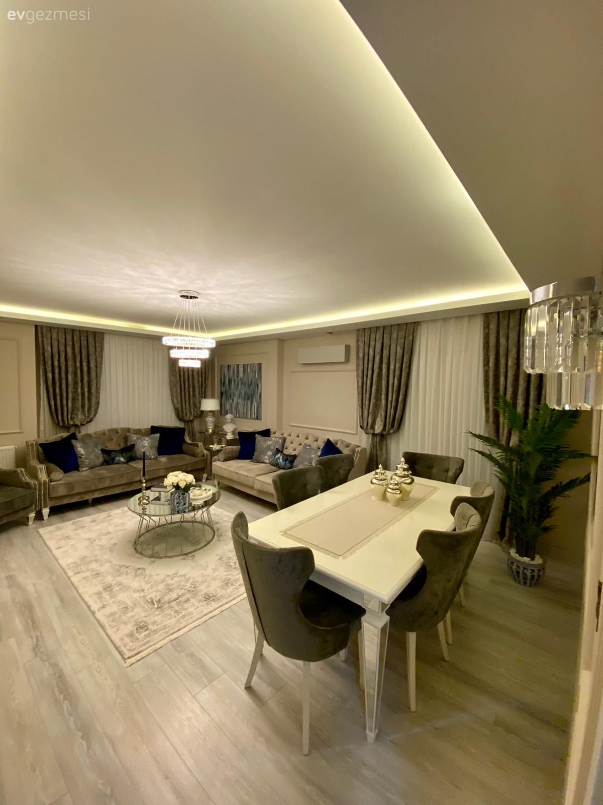 Salon, Modern, Gri, Beyaz, Parlament mavisi, Fon perde, Perde, Tül perde, Koltuk takımı, Halı, Salon halısı, Orta sehpa, Sehpa, Avize, Aydınlatma, Salon avizesi, Sandalye, Yemek masası, Parke, Led aydınlatma