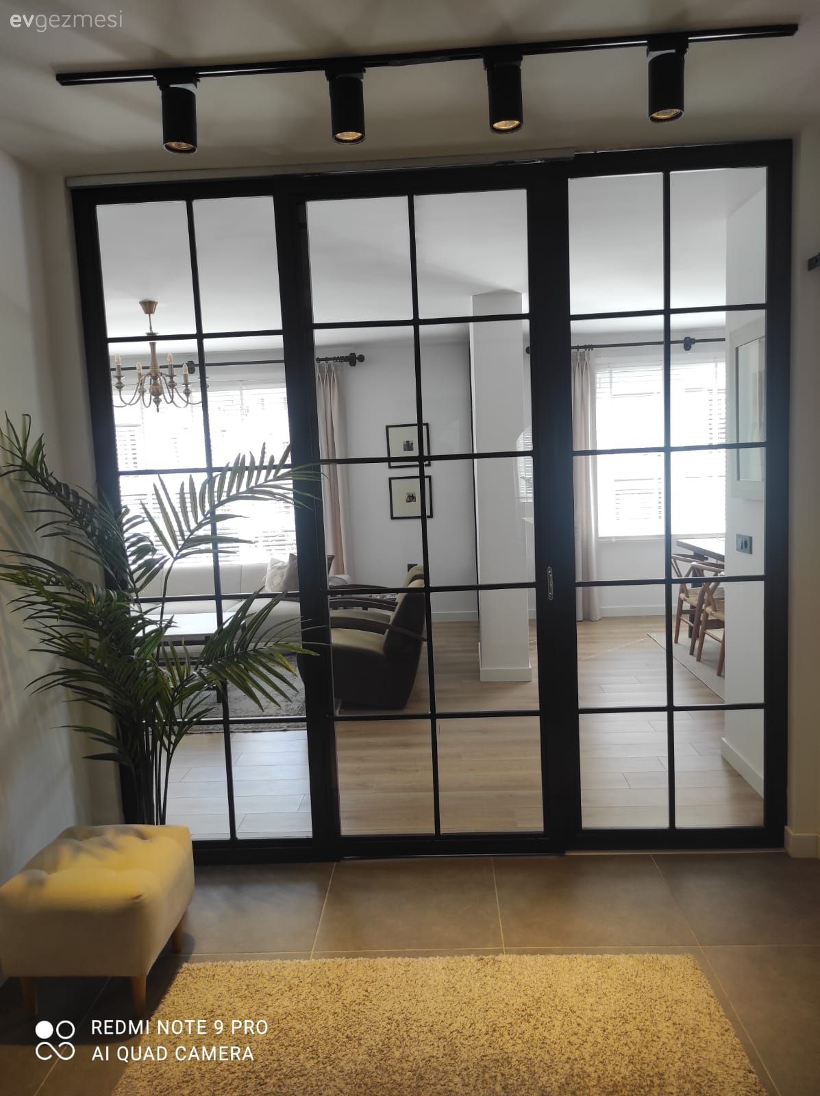 Yaşam Alanınızı İkiye Bölmenin Şeffaf Yolu: Cam Paravanlar