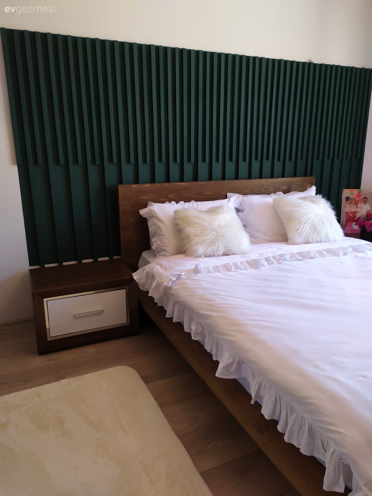 Yatak Odası, Beyaz, Yeşil, Yatak başlığı, Komodin, Yatak örtüsü