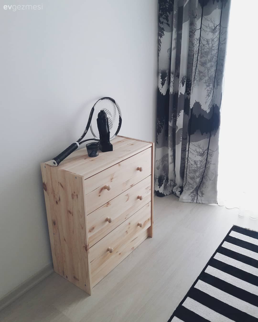 Minimalizmi Seven Bu Evdeki Objeler, Ev Sahibinin Kendi Mahsulleri!