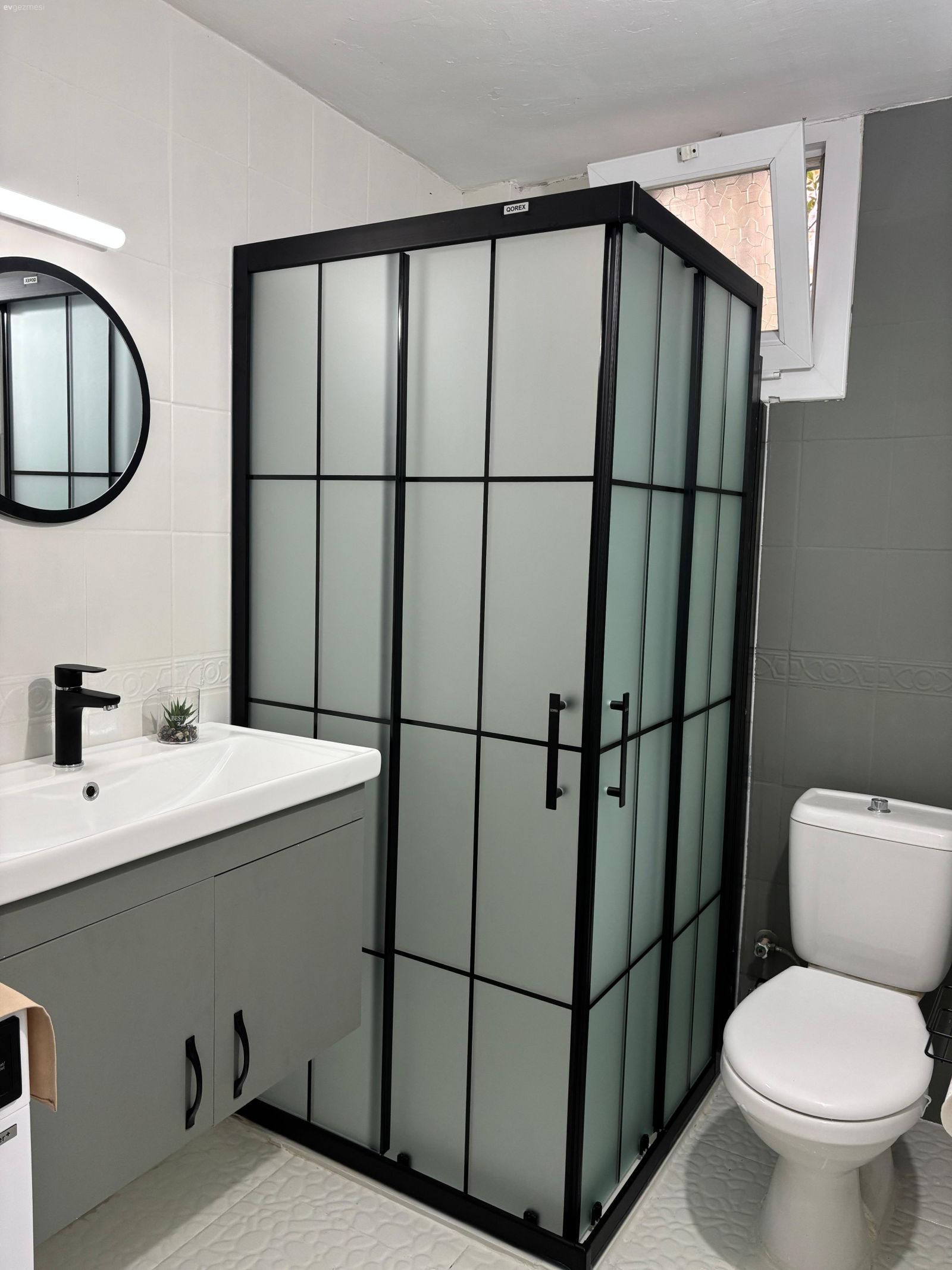 İzmir'deki Bu Banyoya Değişim Perileri Uğramış