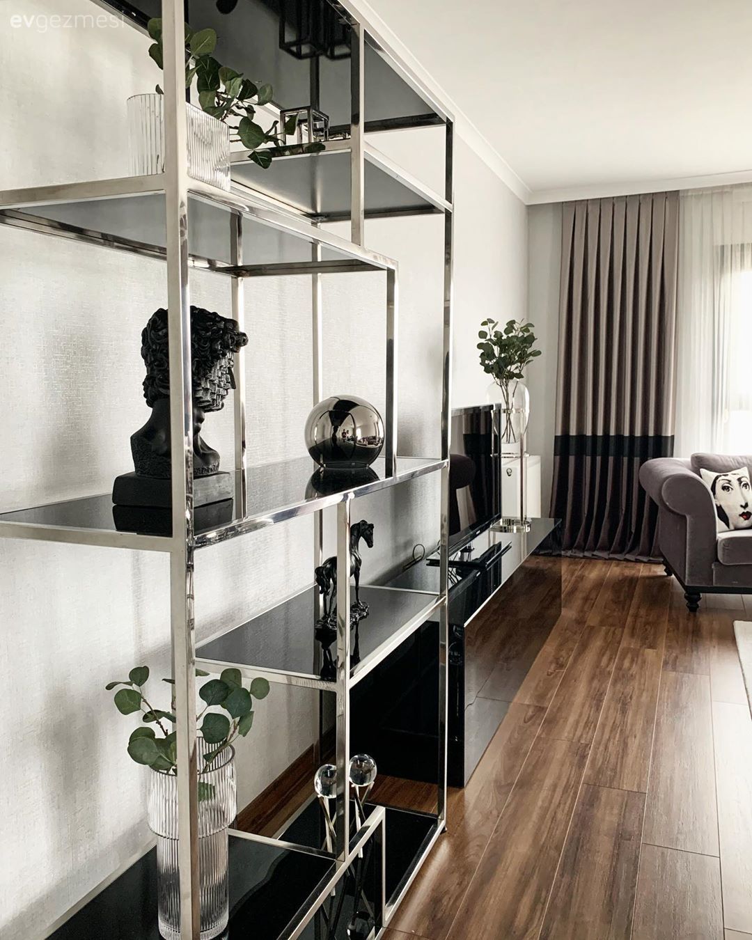 Vitrin, Gümüş, Siyah, Fon perde, Perde, Tül perde, Berjer, Tv ünitesi, Tv ünitesi aksesuarları, Ev Aksesuar, Vizon, Dekoratif Objeler, Vazo, Salon, Modern klasik