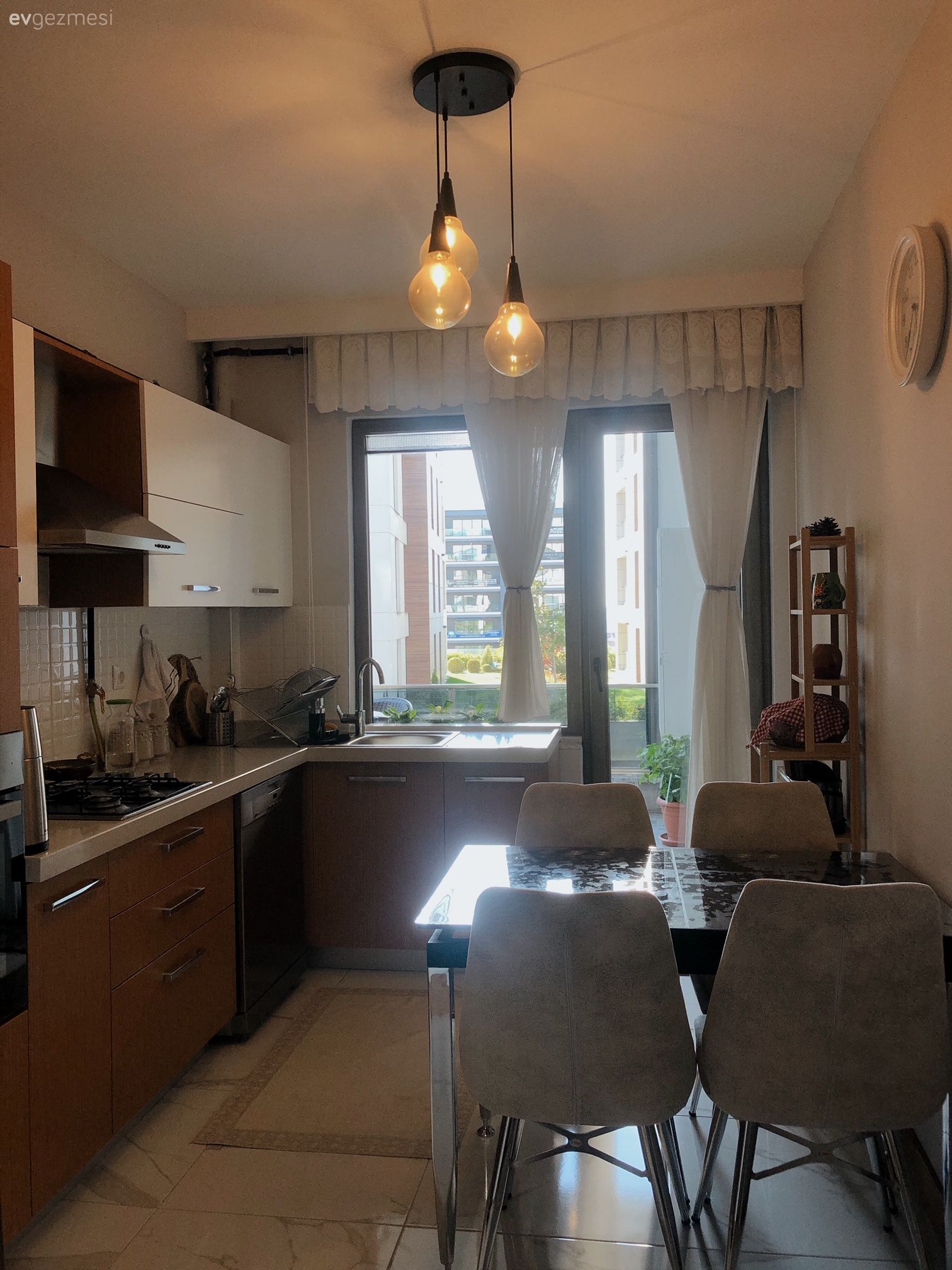 Mutfak, Kahverengi, Krem, Mutfak tezgahı, Mutfak tezgah arası, Mutfak masası, Sandalye, Mutfak Avize Modelleri, Mutfak perdesi