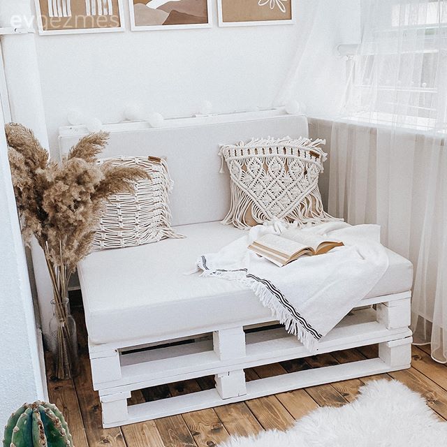 Balkon, Palet, Beyaz, Kırlent, Ev tekstili, Vazo, Ev Aksesuar, Pampas otu, Çerçeve, Tül perde, Perde, Balkon duvar dekorasyonu