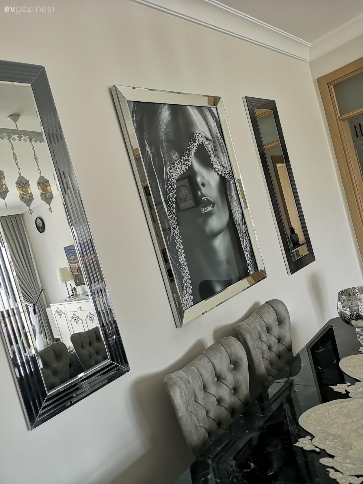 Ayna çerçeve, Aynalı aksesuar, Tablo, Duvar dekorasyonu, Kapitone sandalye, Gri, Siyah