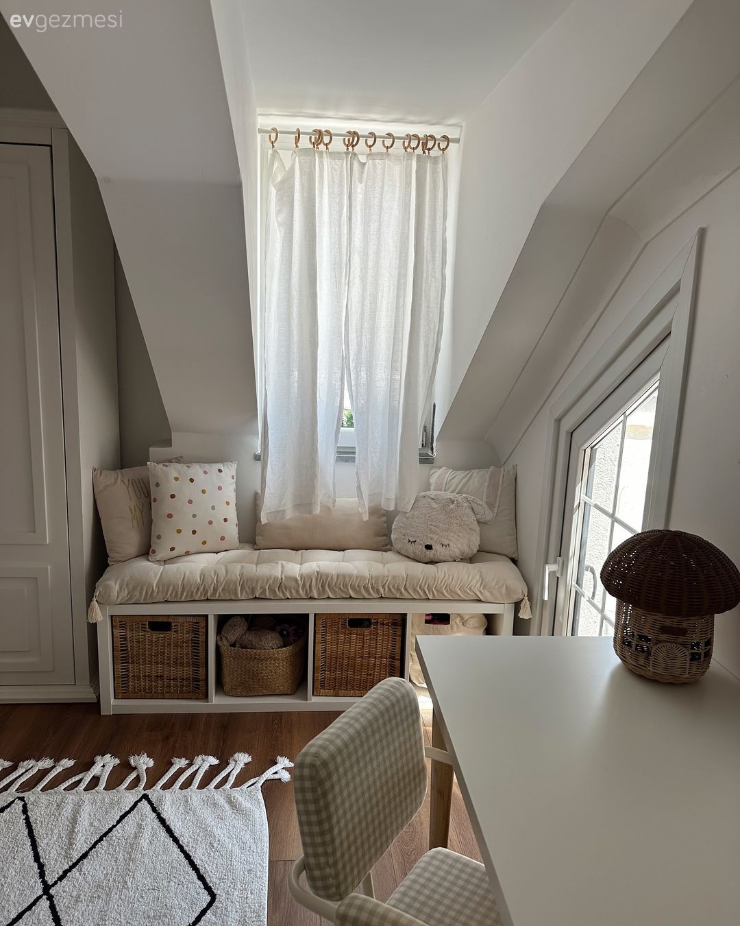 Ferah Tonlardan Şaşmayan Bu Ev Yeniliklere Hep Açık!