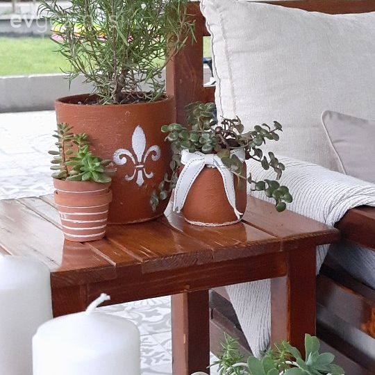 Beyaz, Kahverengi, Bahçe masası, Yan sehpa, Sehpa, Ev bitkisi, Saksı