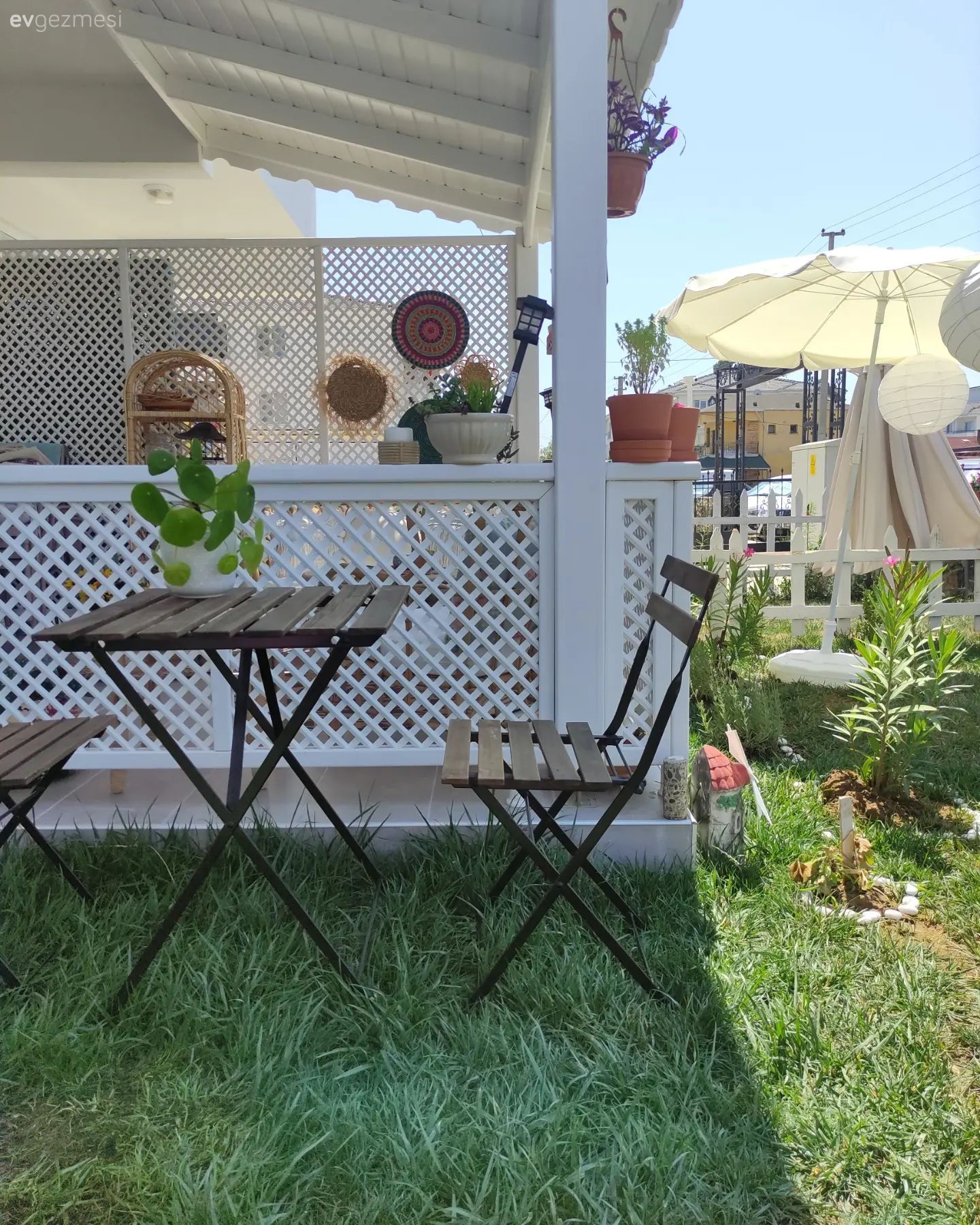 Bahçe, Sandalye, Bahçe masası, Ev bitkisi