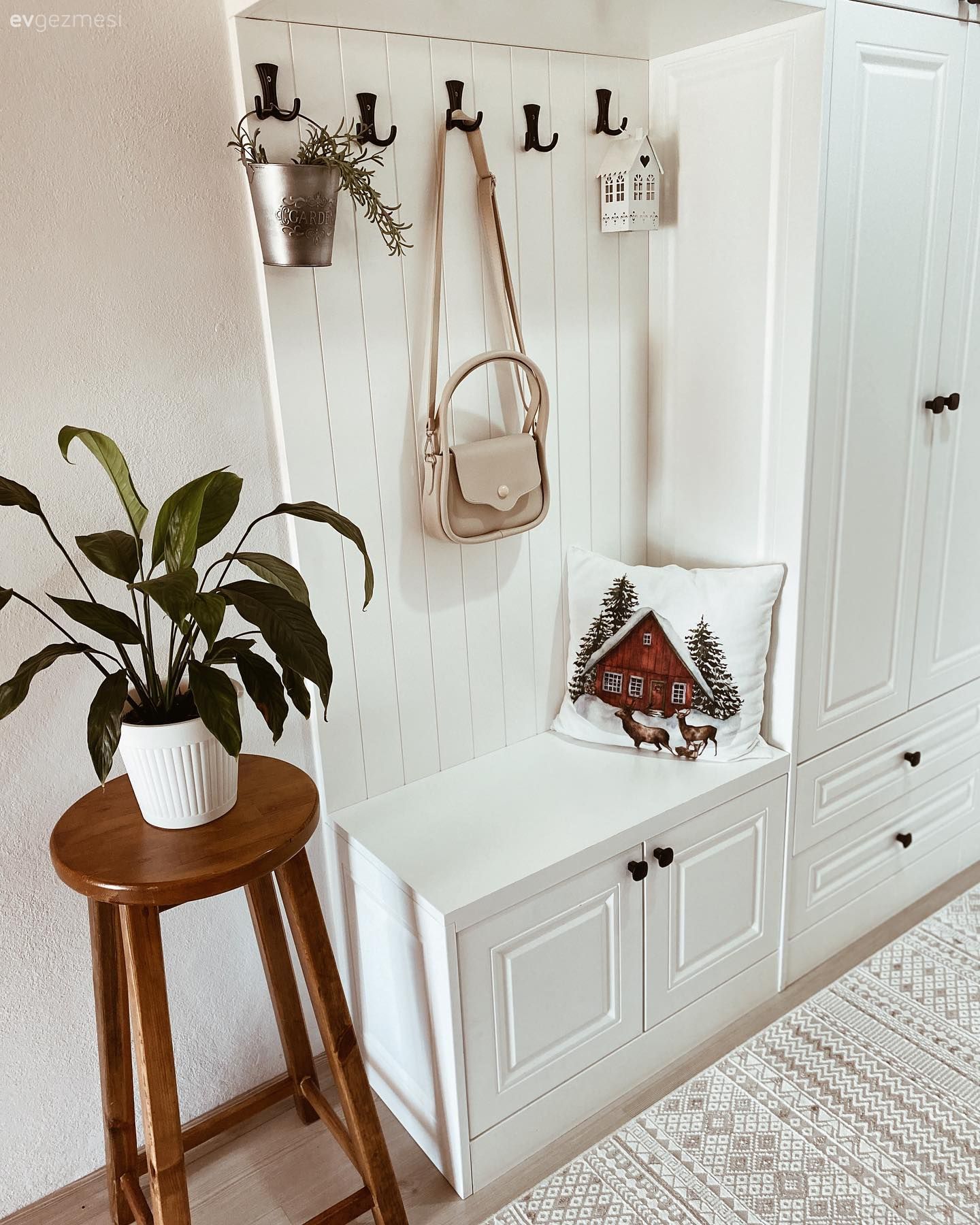 Ferahlık İsteyen Bu Evde Ortama Enerji Katan Renkler de Unutulmamış!