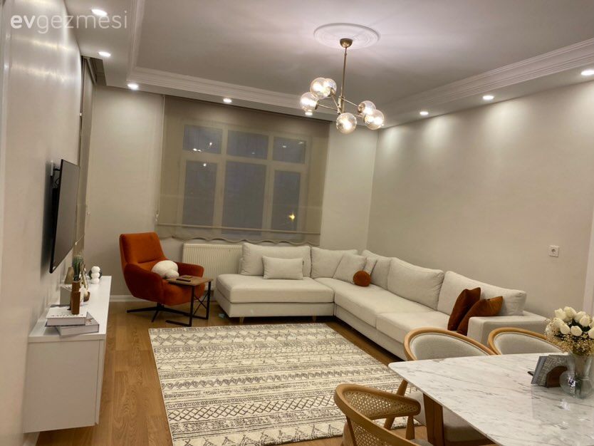 Salon, Modern, Beyaz, Krem, Turuncu, Köşe koltuk, Koltuk takımı, Beyaz koltuk, Avize, Aydınlatma, Yemek masası, Sandalye, Tv ünitesi, Tv ünitesi aksesuarları, Ev Aksesuar, Parke, Halı, Salon halısı